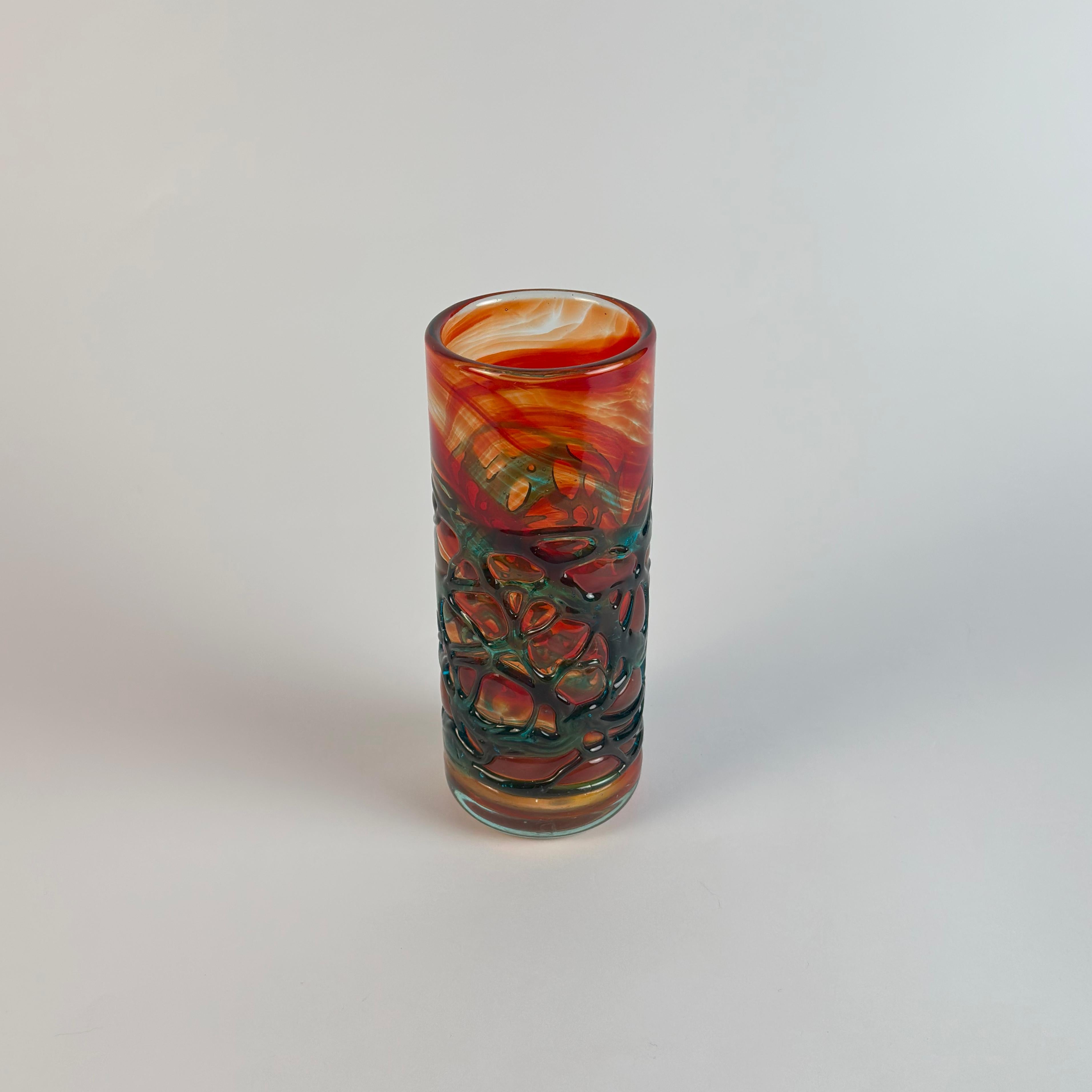 Fin du 20e siècle Vase en verre d'art orange et vert de Mdina vers 1980 en vente