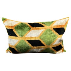 Copricuscino Ikat in velluto arancione e verde 16" x 24"
