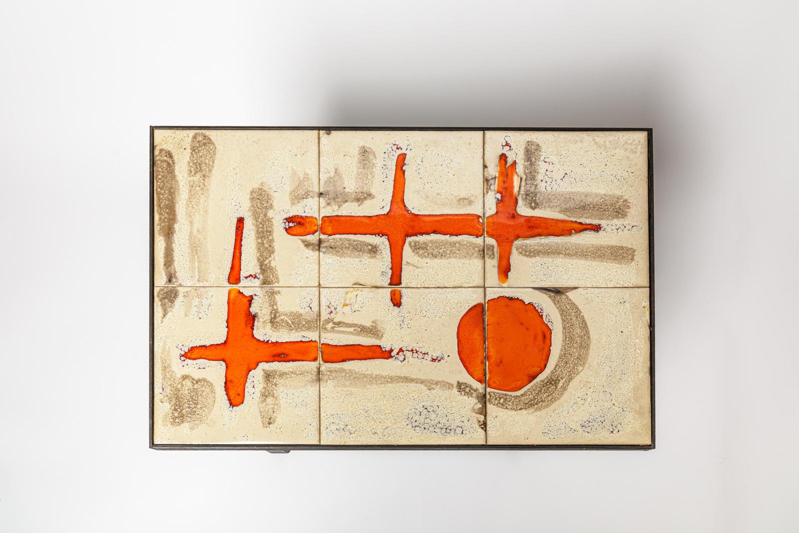 orangefarbener und grauer niedriger Couchtisch aus Keramik von J Lignier um 1970 20. im Zustand „Hervorragend“ im Angebot in Neuilly-en- sancerre, FR