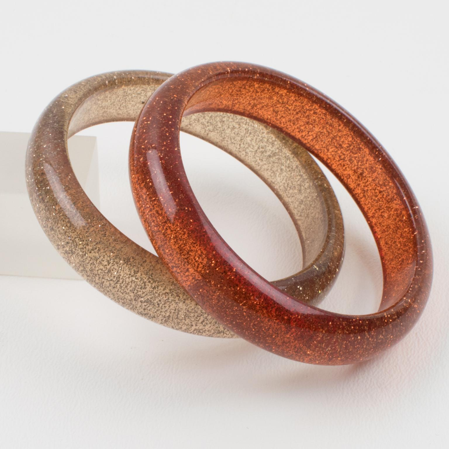 Bracelet en résine orange et pêche avec paillettes d'argent, une paire en vente 3