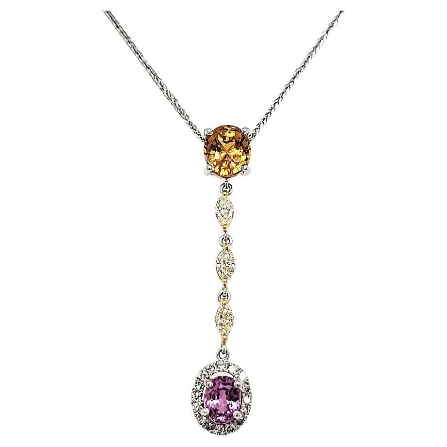 Collana di diamanti con zaffiro arancione e rosa e catena a goccia in oro bianco 18k.