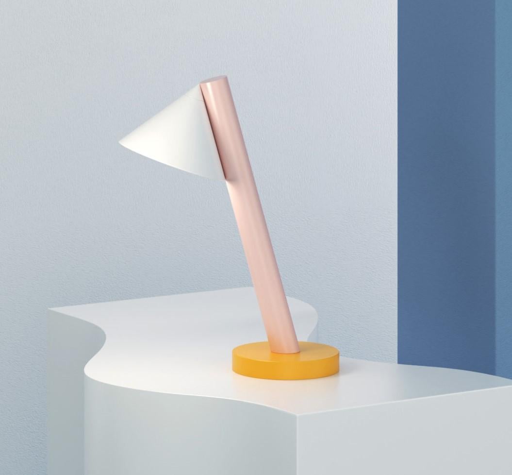 Orangefarbene und rosafarbene Röhre mit Kugeln und Kegeln Tischleuchte, Kegel, von Atelier Areti (Postmoderne) im Angebot