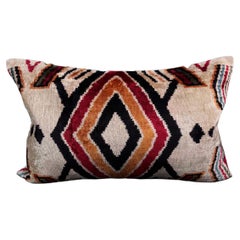 Housse de coussin Ikat en velours de soie orange et rose 16" x 24".