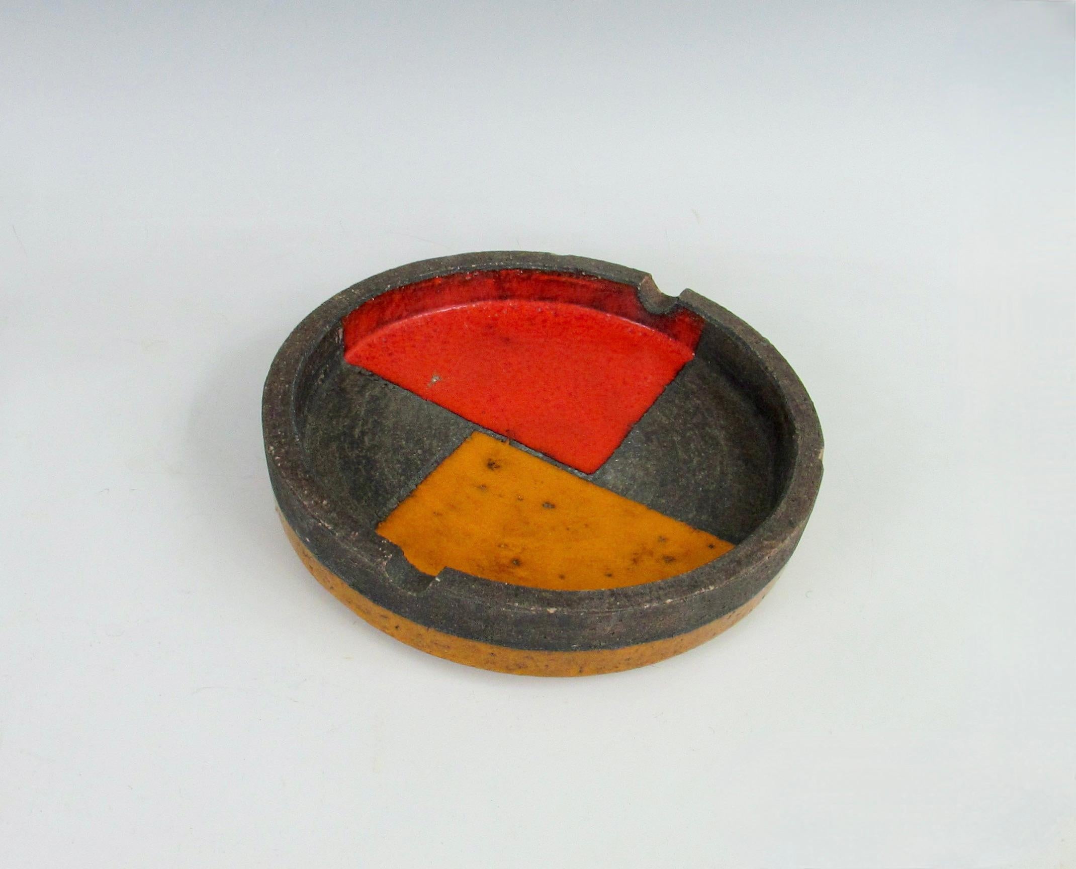 Mid-Century Modern Orange and red round Italian pottery ashtray with chip For Sale
