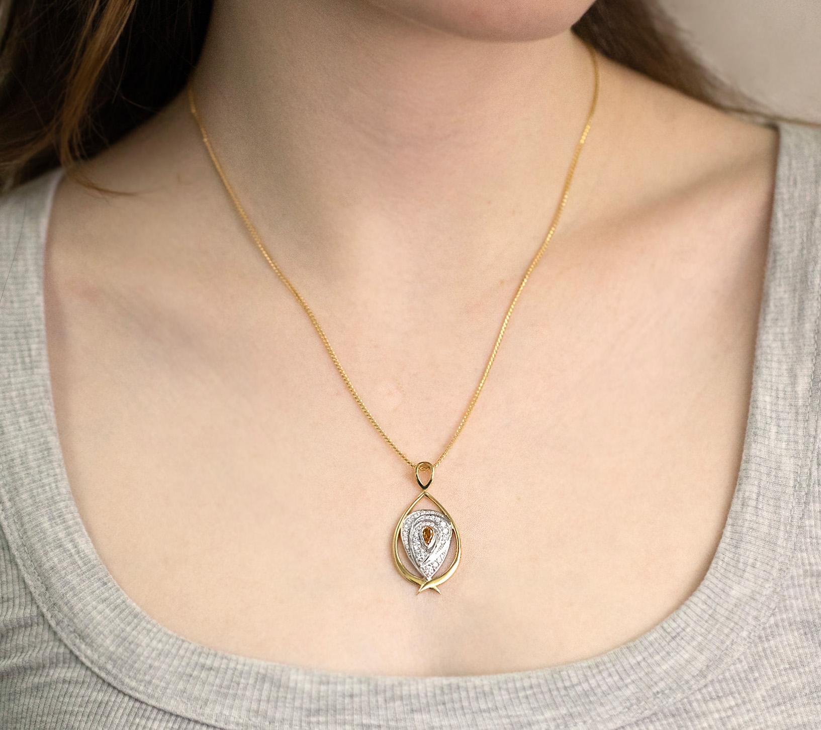 Through touch, love has the power to transform. Through love, we soar to new heights. A gesture to the variety and boundlessness of love, the Amore pendant holds a pear-cut orange diamond at its centre, surrounded by multiple diamond halos. Embraced