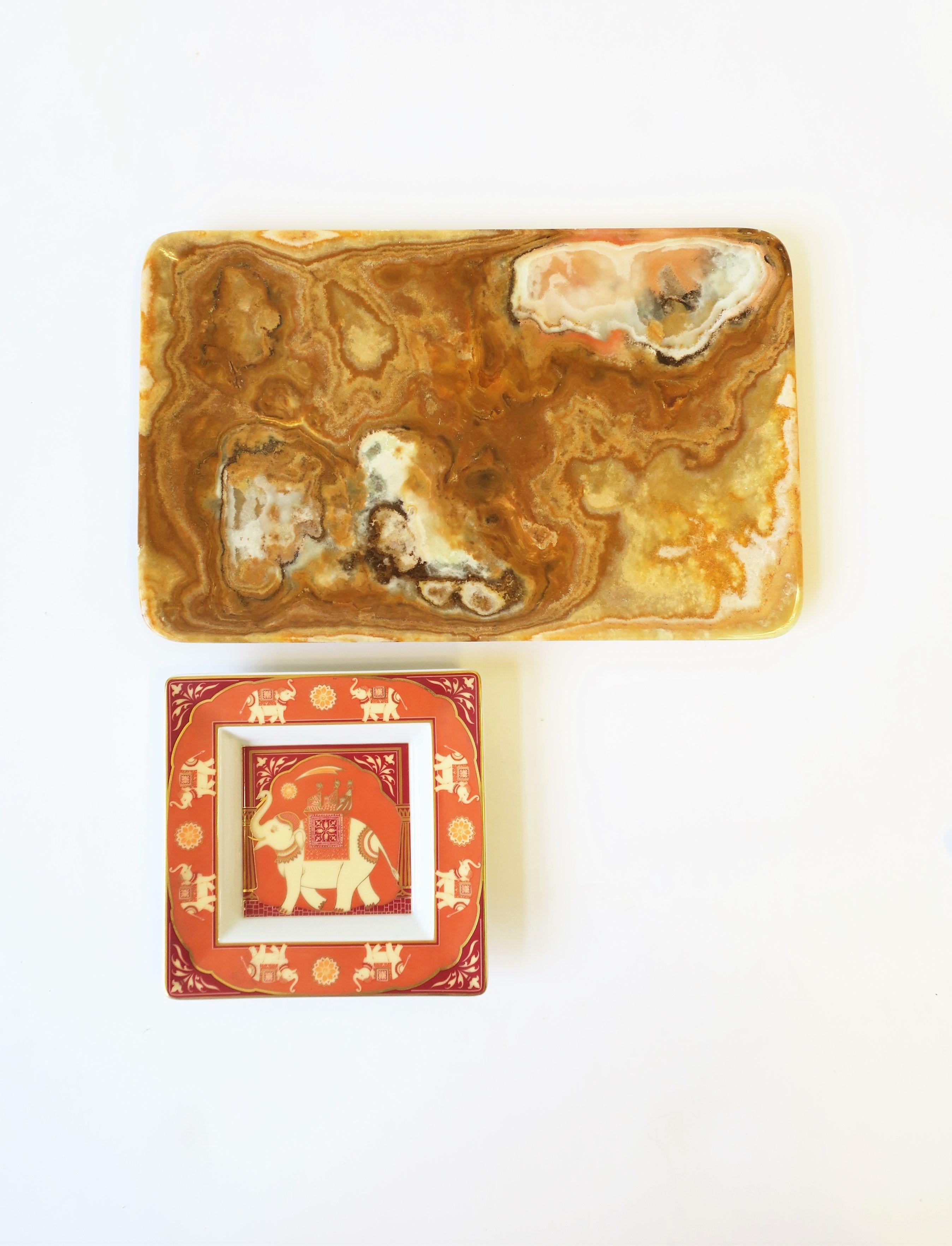 Porcelaine Plat à bijoux en porcelaine à motif d'éléphant de Rosenthal en vente