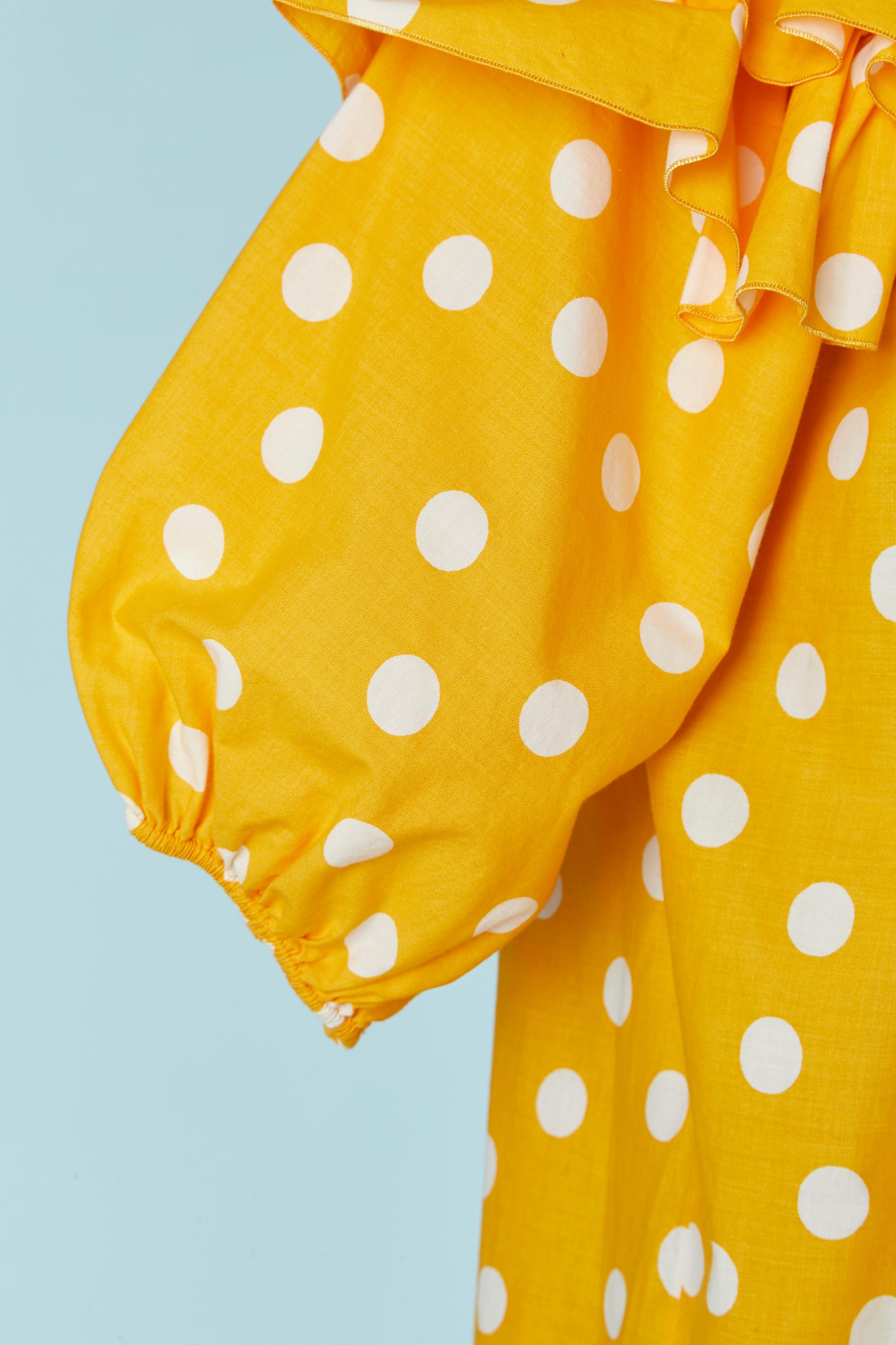 Orange and white Polka dot top with ruffles Guy LAROCHE Circa 1980's In Excellent Condition For Sale In Saint-Ouen-Sur-Seine, FR