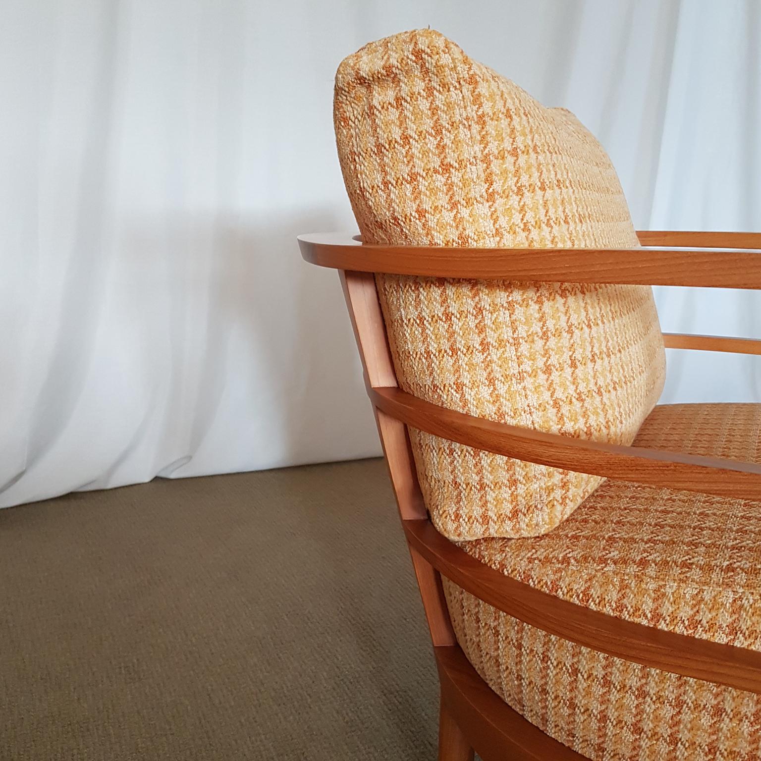 Orange and Yellow Cotton Fabric Italian Armchair with Frame in Teak Wood In Excellent Condition For Sale In Mornico al Serio ( BG), Lombardia