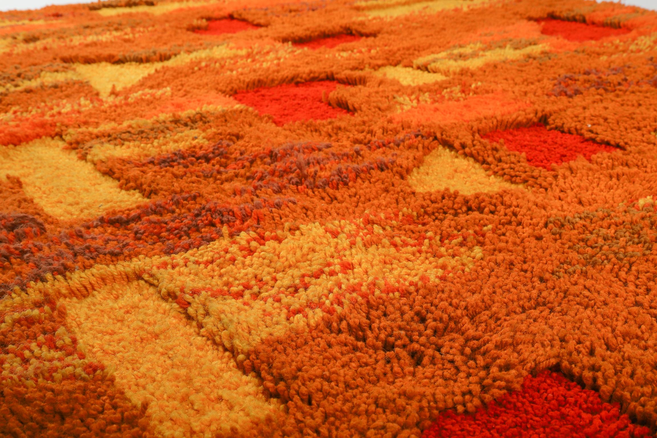Op Pop Mod, gewebter Wandteppich oder Teppich, in Orange und Gelb (Organische Moderne) im Angebot