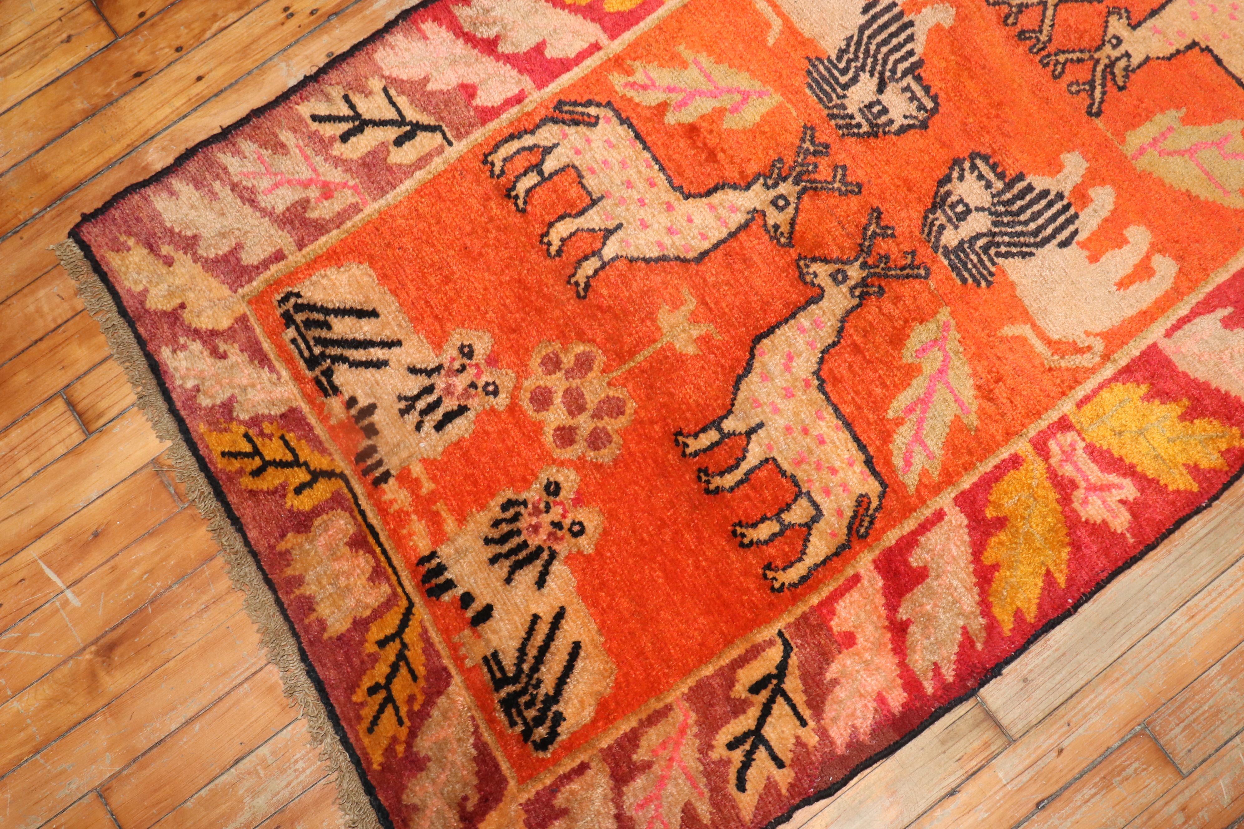 Tibetischer Vintage-Teppich mit Tiermotiven (Handgewebt) im Angebot