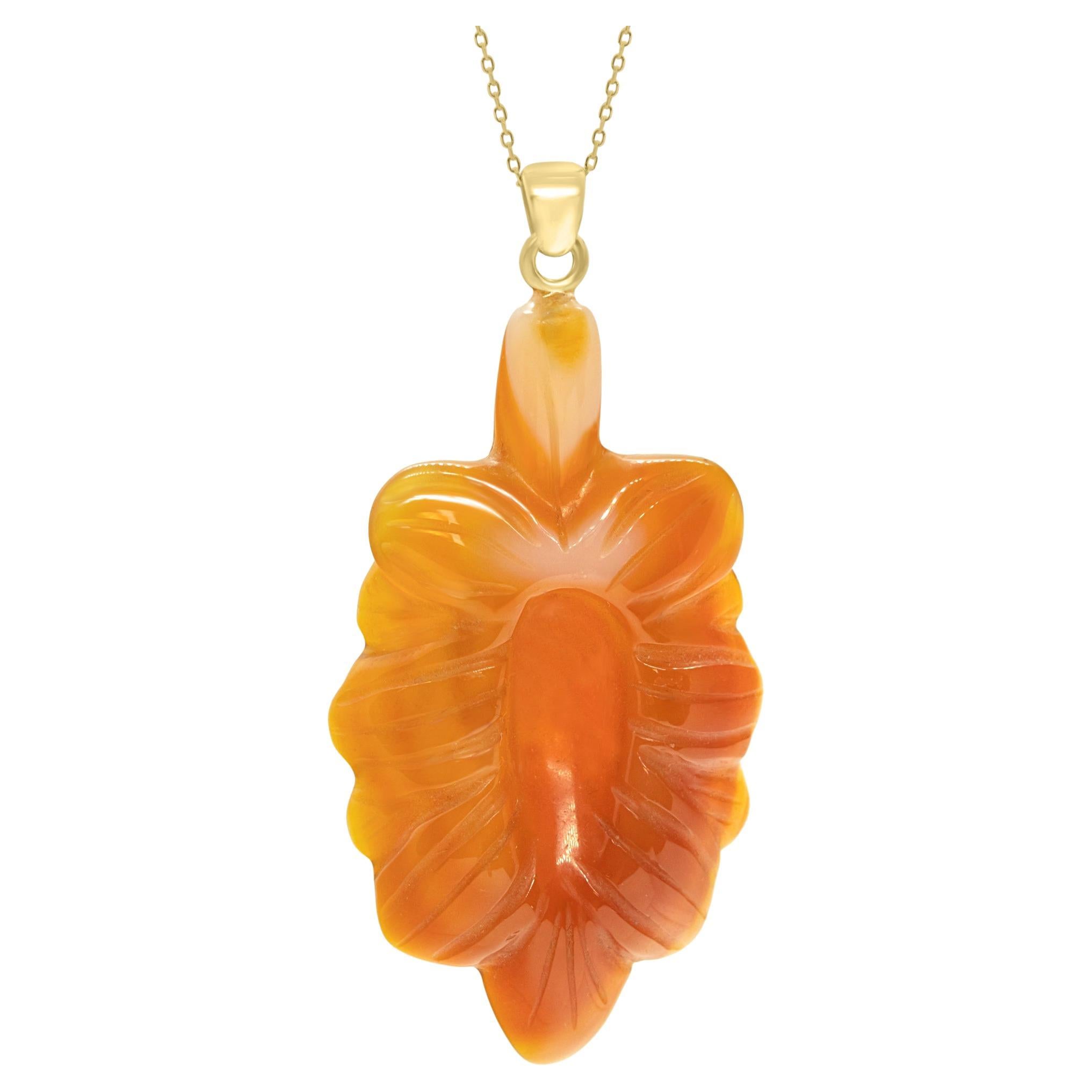 Intini Jewels, collier en or jaune 18 carats avec fleur sculpte en aventurine orange