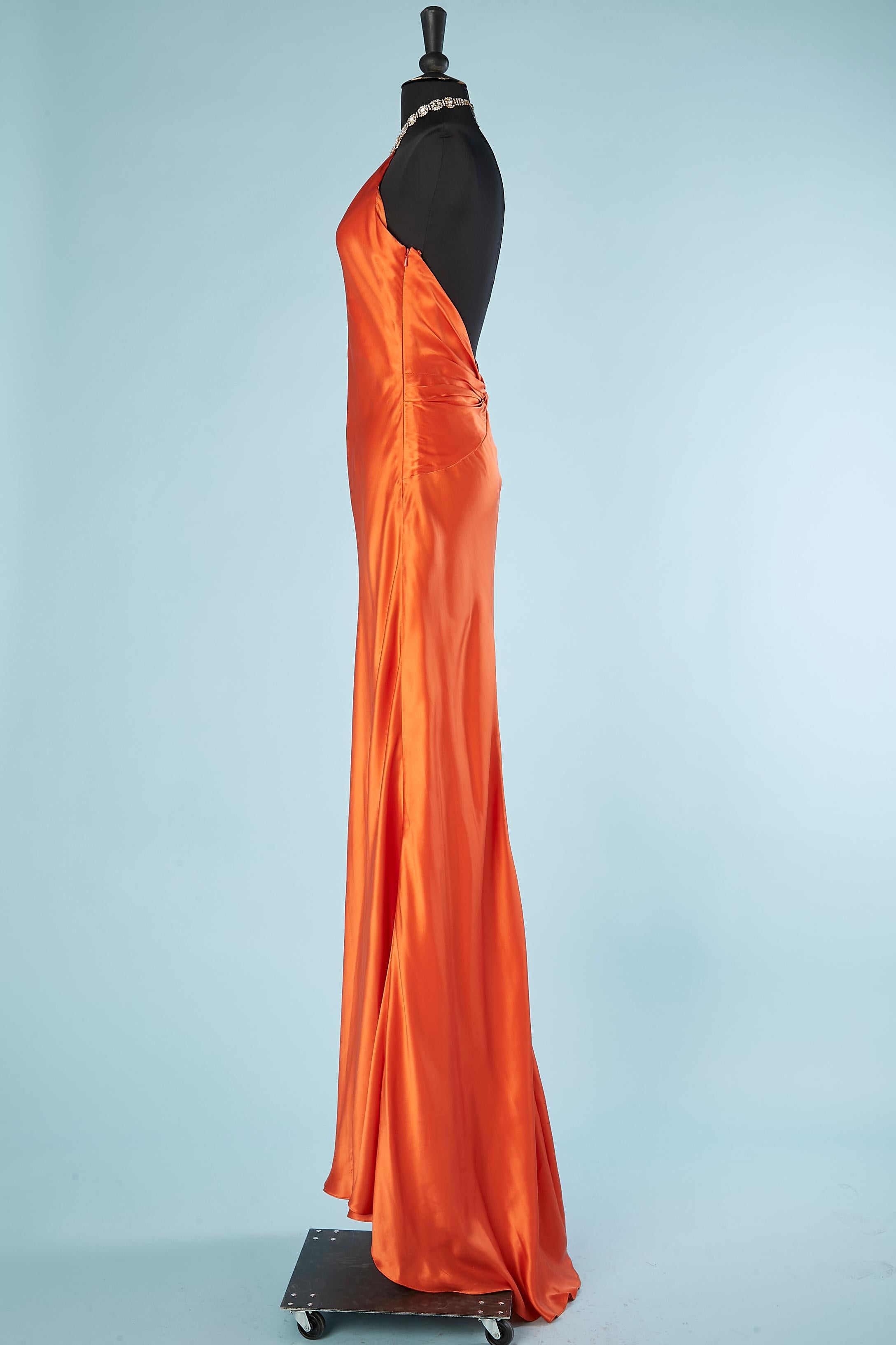 Orange backless evening dress with rhinestone neckless  In Excellent Condition For Sale In Saint-Ouen-Sur-Seine, FR