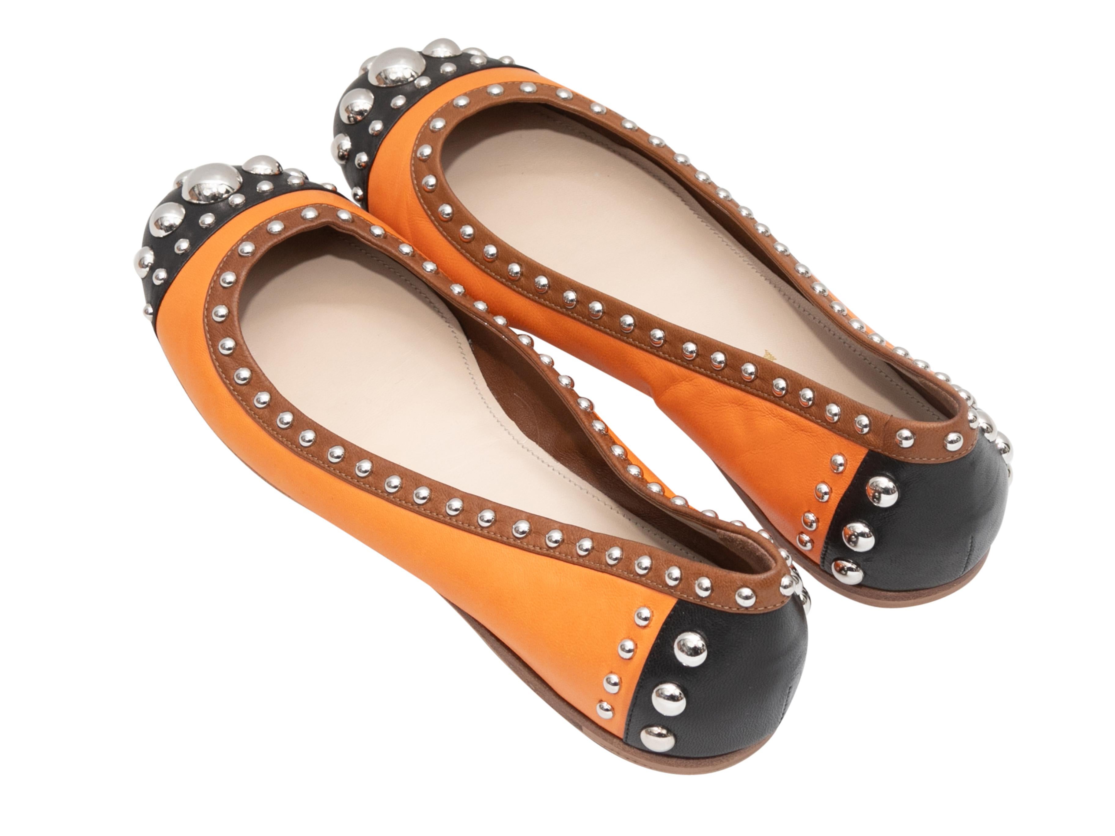 Orange & Black Prada Studded Ballet Flats Size 38 In Good Condition For Sale In New York, NY