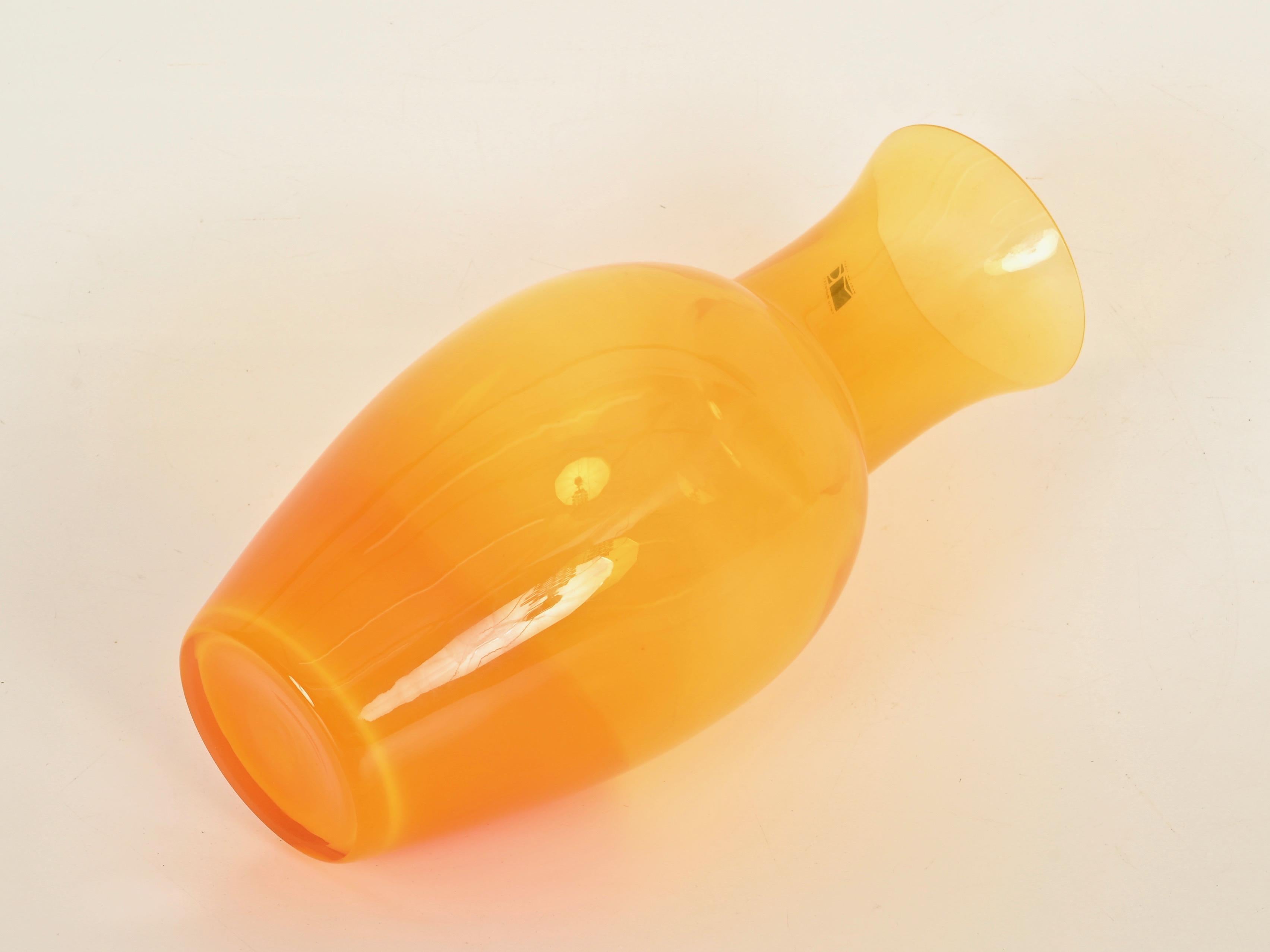 Vaso decorativo in vetro soffiato arancione di Murano, firmato da Carlo Moretti, Italia anni '70 in vendita 2