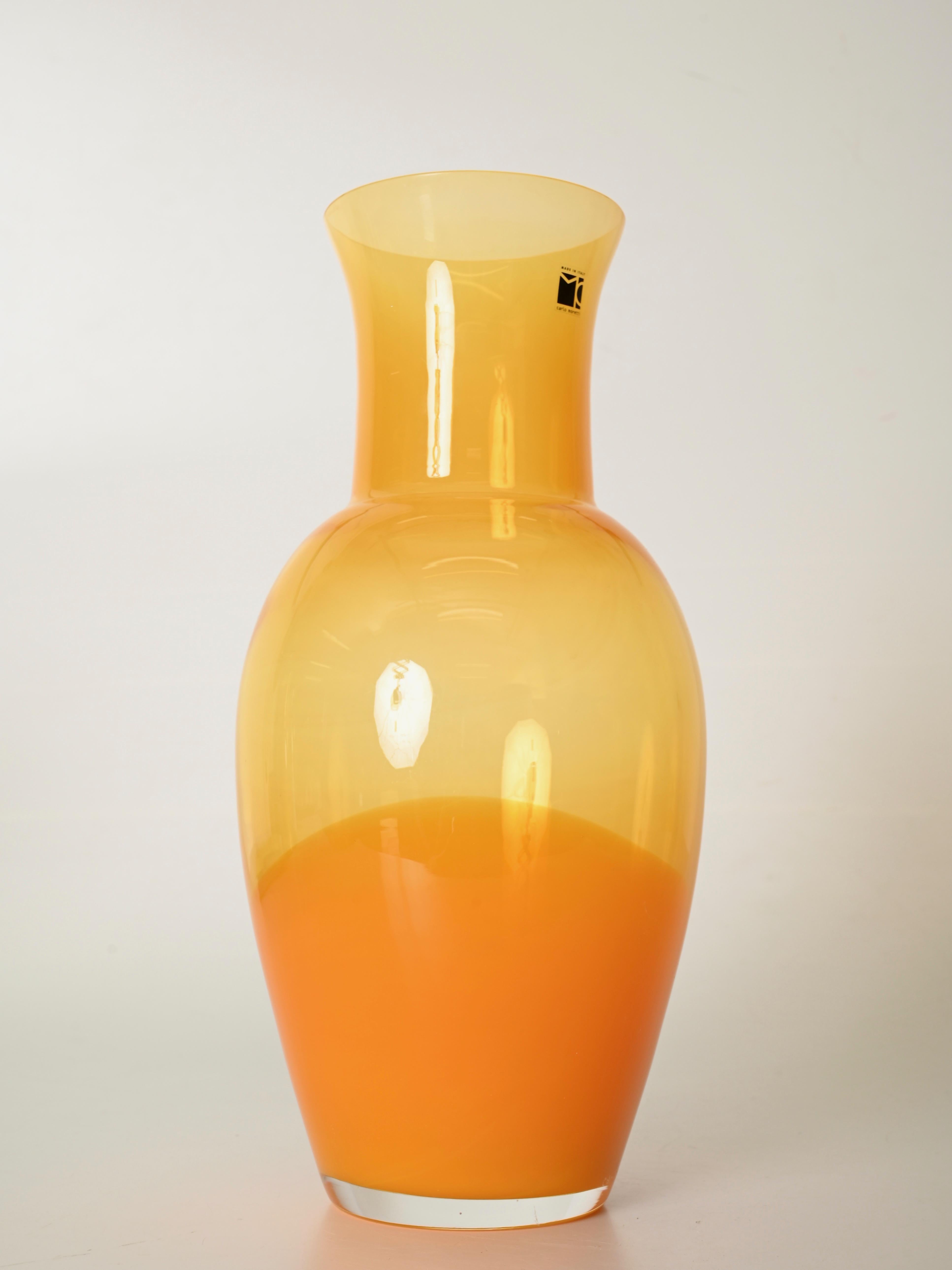 XX secolo Vaso decorativo in vetro soffiato arancione di Murano, firmato da Carlo Moretti, Italia anni '70 in vendita