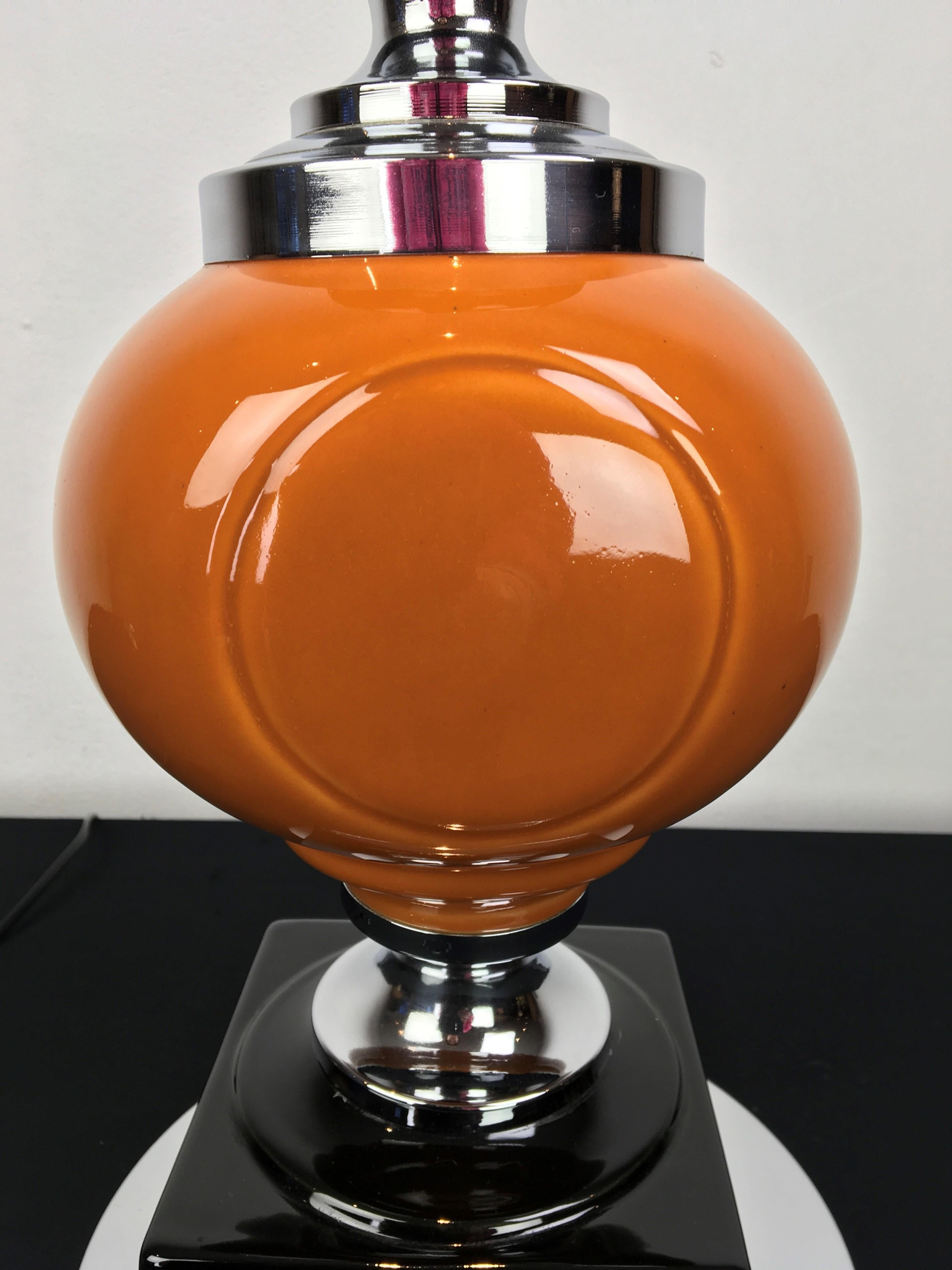 Geometrische Tischlampe in Orange-Braun, 1970er-Jahre im Angebot 2