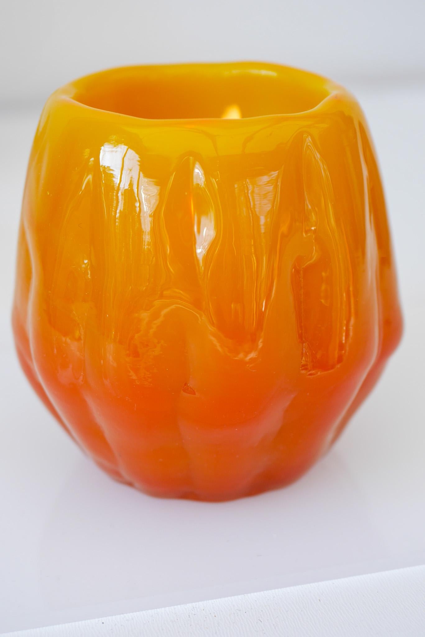 Orangefarbener brutalistischer Kerzenhalter aus Kunstglas oder kleine Vase aus Ruda, Schweden im Angebot 4
