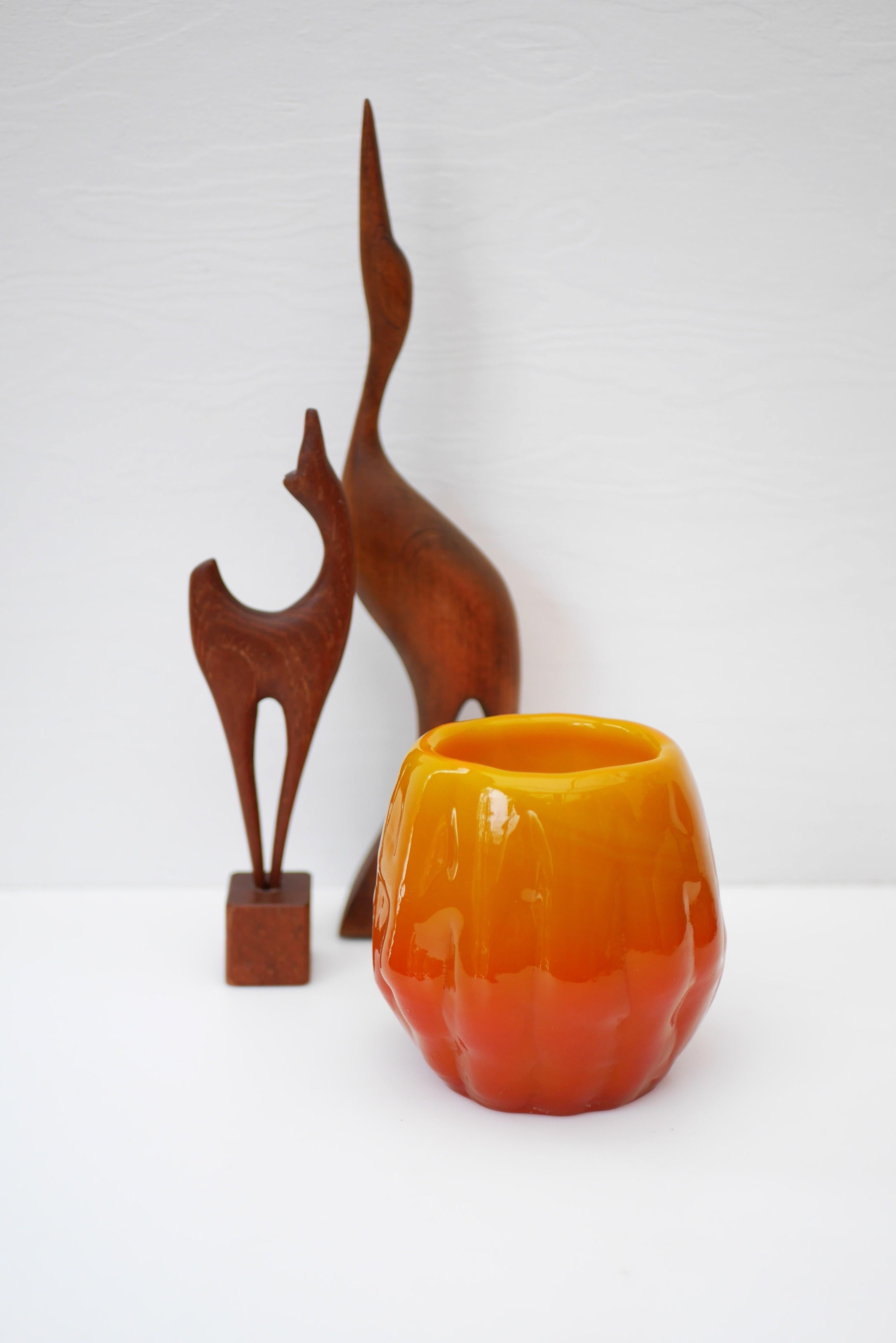 Orangefarbene brutalistische Kunstglasvase von Göte Augustsson für Ruda, Schweden (Glas) im Angebot