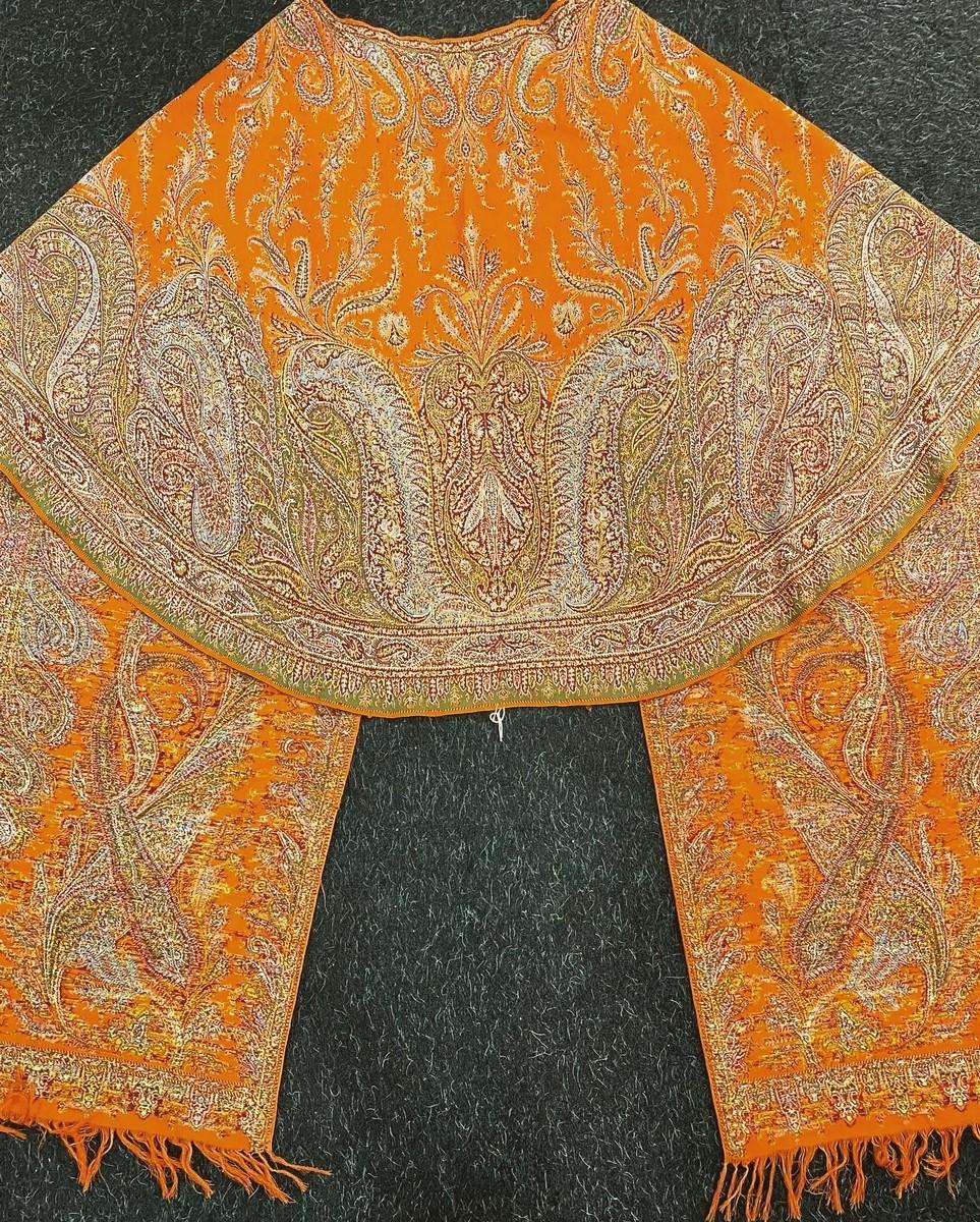 Orange Cashmere Woollen Paisley Stole Shawl - France Circa 1850 For Sale 10