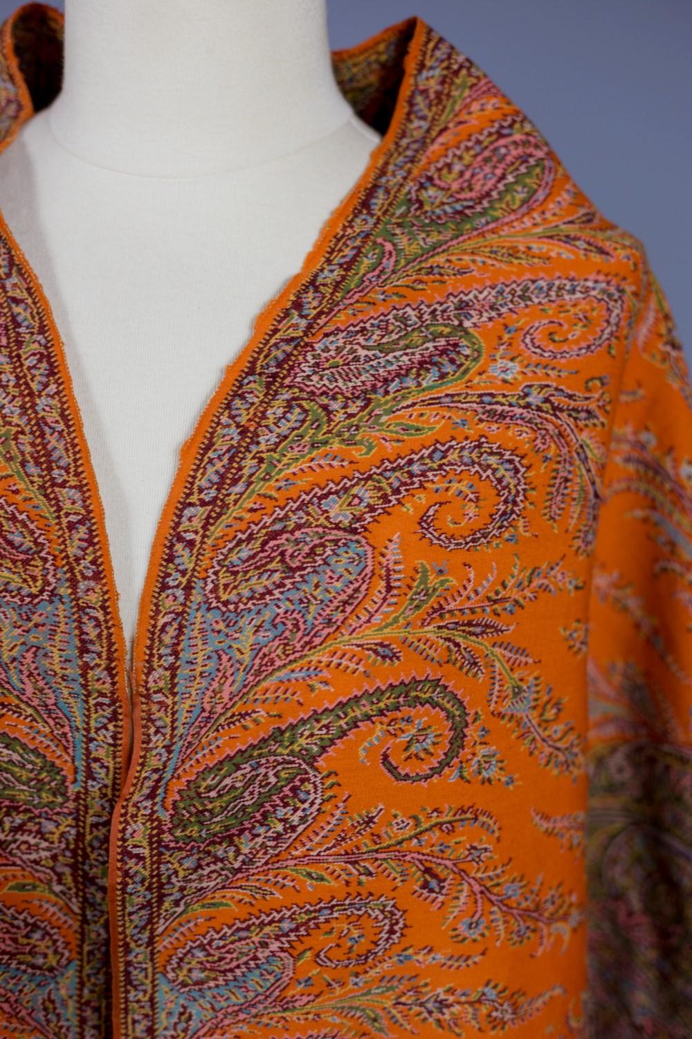 Orange Cashmere Woollen Paisley Stole Shawl - France Circa 1850 In Good Condition For Sale In Toulon, FR