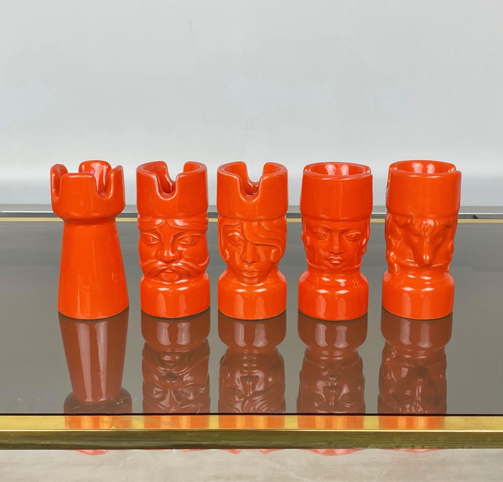 Fünf Schachfiguren aus orangefarbener Keramik von Il Picchio, Italien, 1970er Jahre.