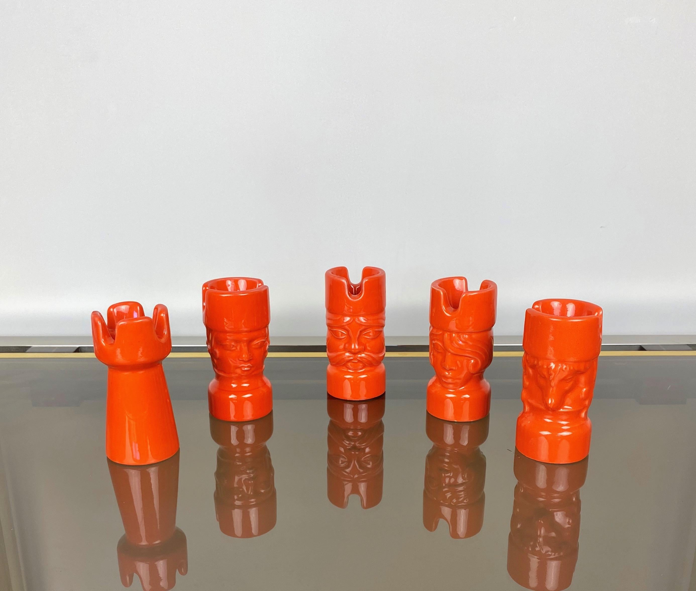 Escultura de piezas de ajedrez de cerámica naranja de Il Picchio, Italia, años 70 Moderno de mediados de siglo en venta