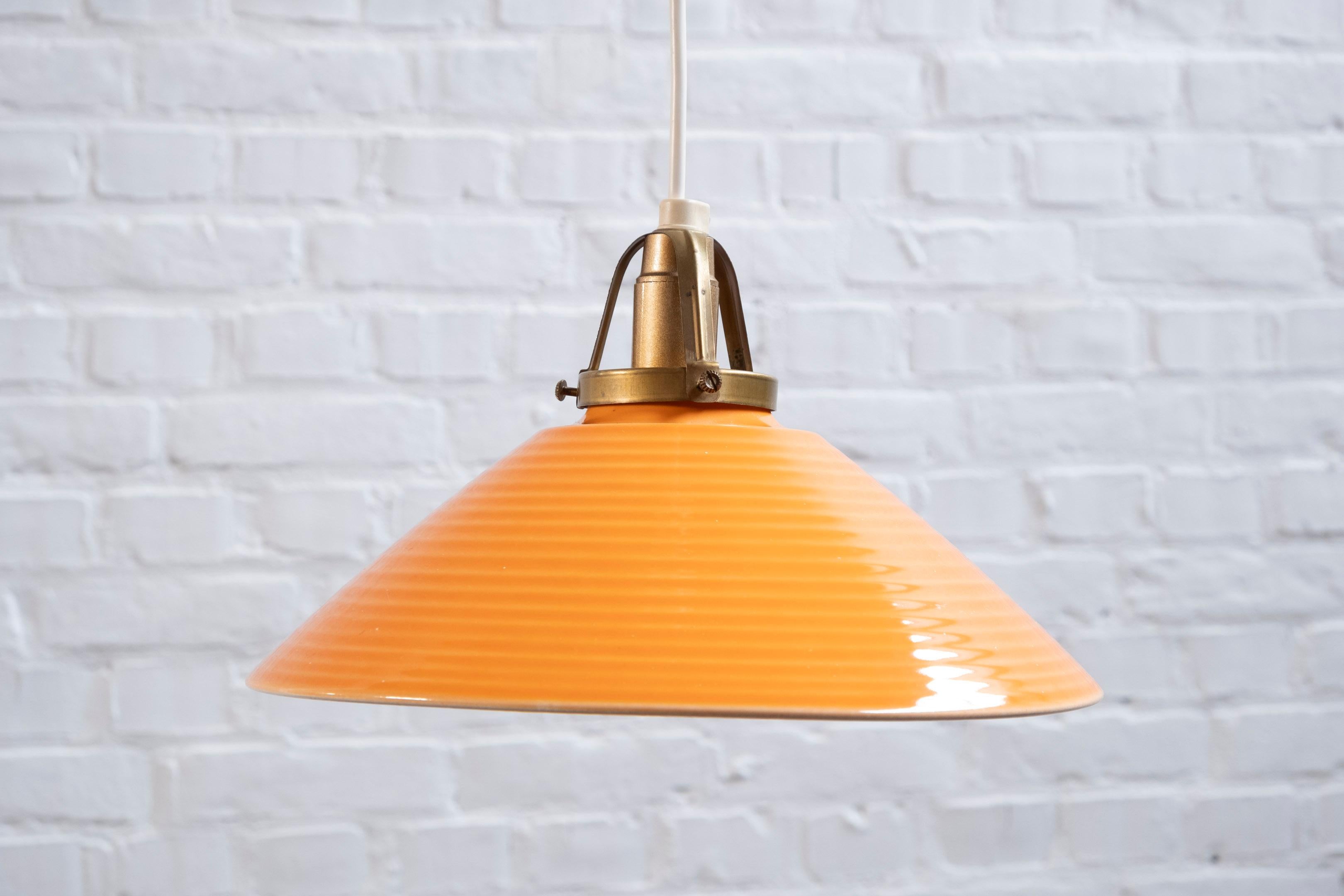 Orange ceramic lamp by Søholm, made in the 1960's in Denmark.
Beautiful brass details and wonderful ceramic and glaze.

Width: 27 centimetres
Height: 16 centimetres

Very good vintage condition, has been rewired.