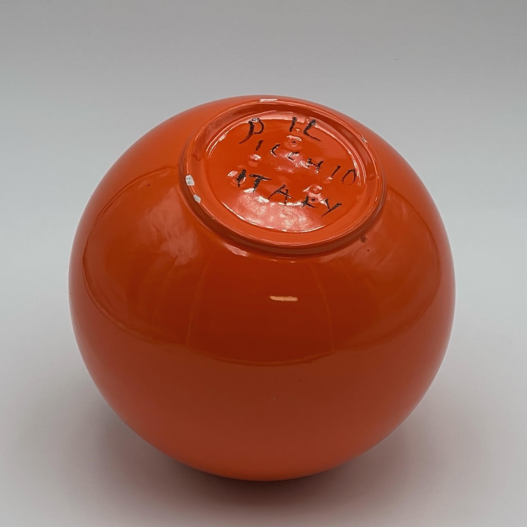 The 'Bowling ball' vase is an artistic ceramic vase designed by the designer Enzo Bioli (Parma 1932 - 2006) and produced by the historic company 