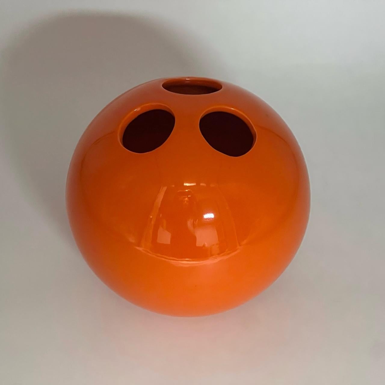 Orangefarbene Keramikvase „Bowling Ball“ von Enzo Bioli für Il Picchio, 1960er Jahre  im Angebot 3