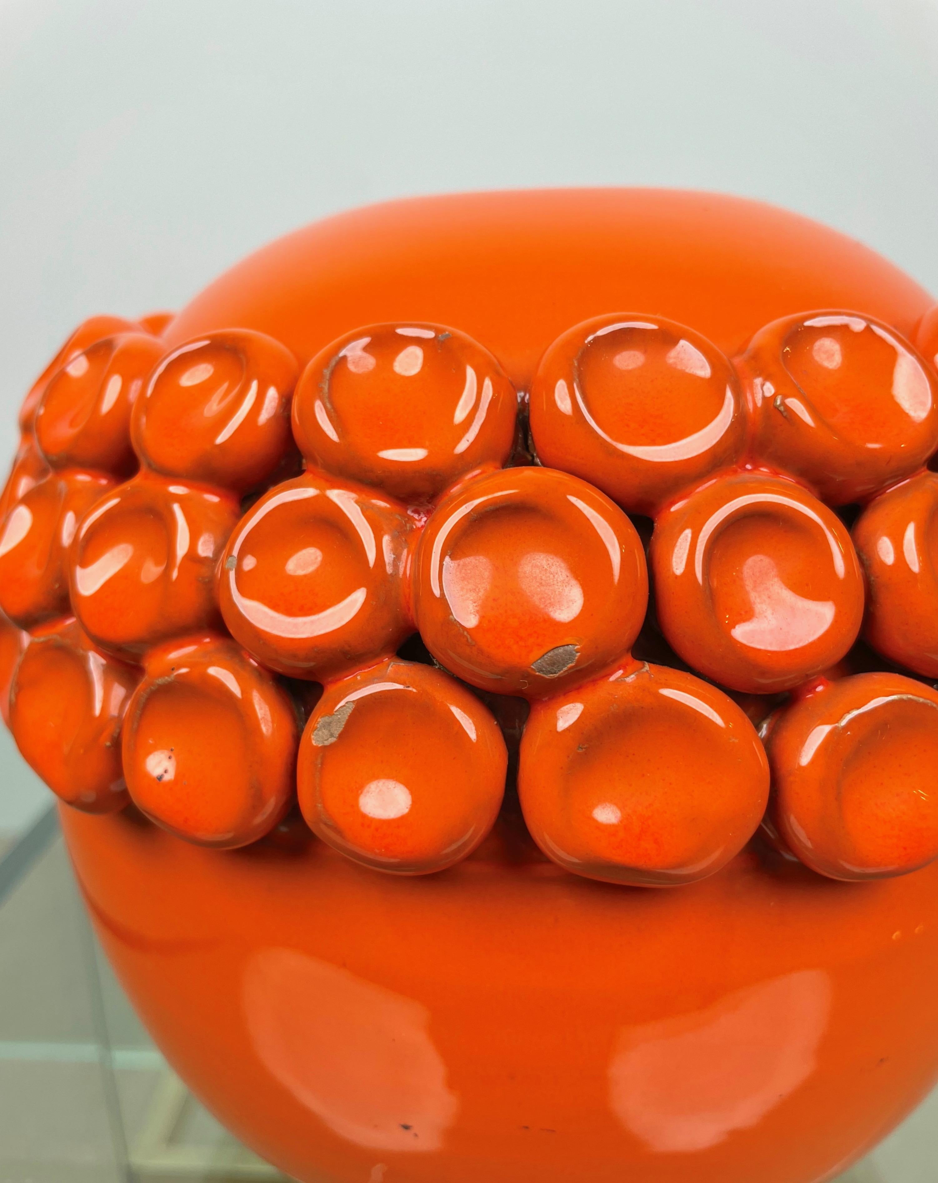 Metà XX secolo Vaso in ceramica arancione di Enzo Bioli per Il Picchio, Italia anni '60 in vendita