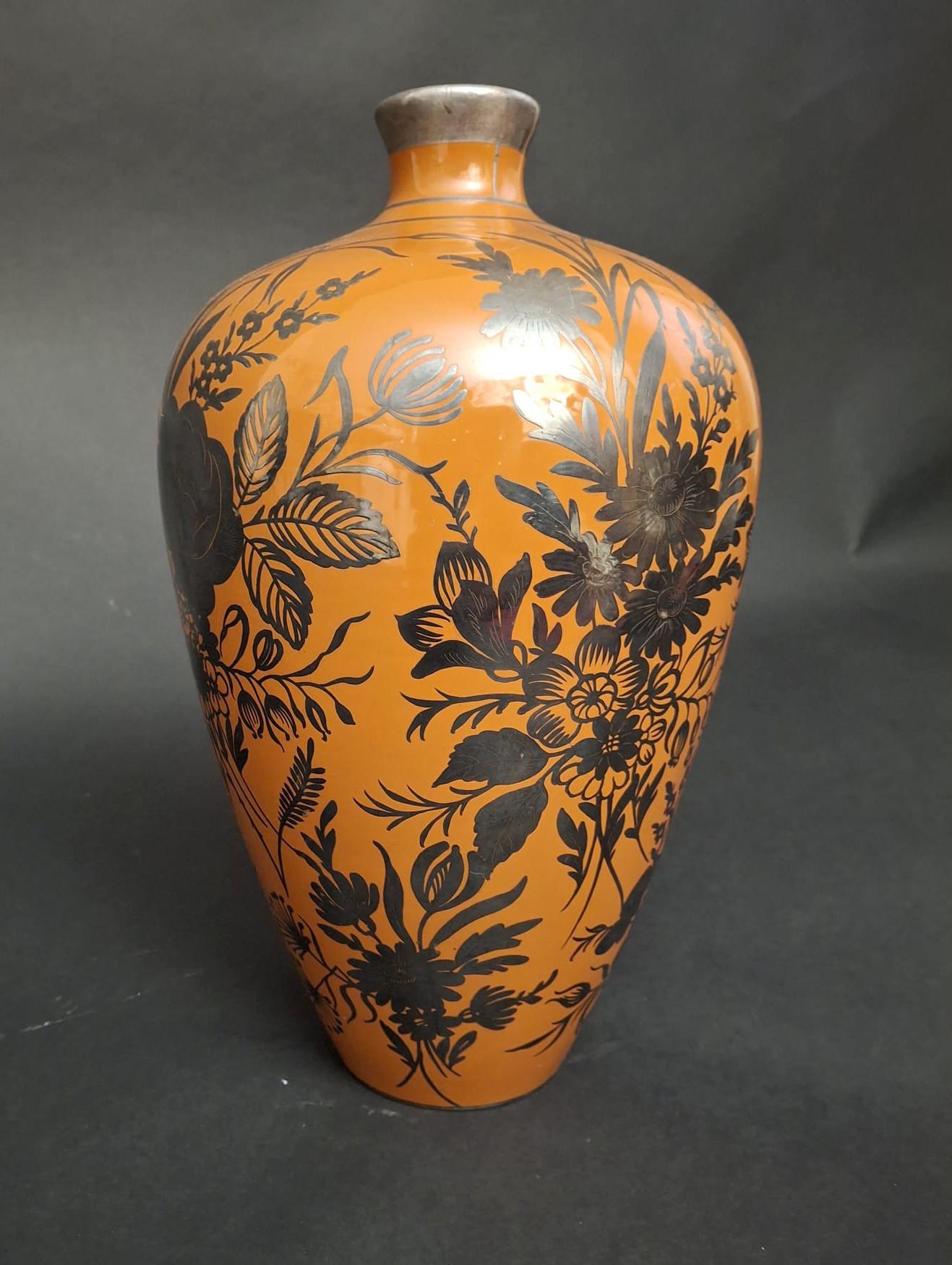 Orangefarbene Keramikvase von Giovanni Gariboldi für Richard Ginori im Zustand „Gut“ im Angebot in Los Angeles, CA