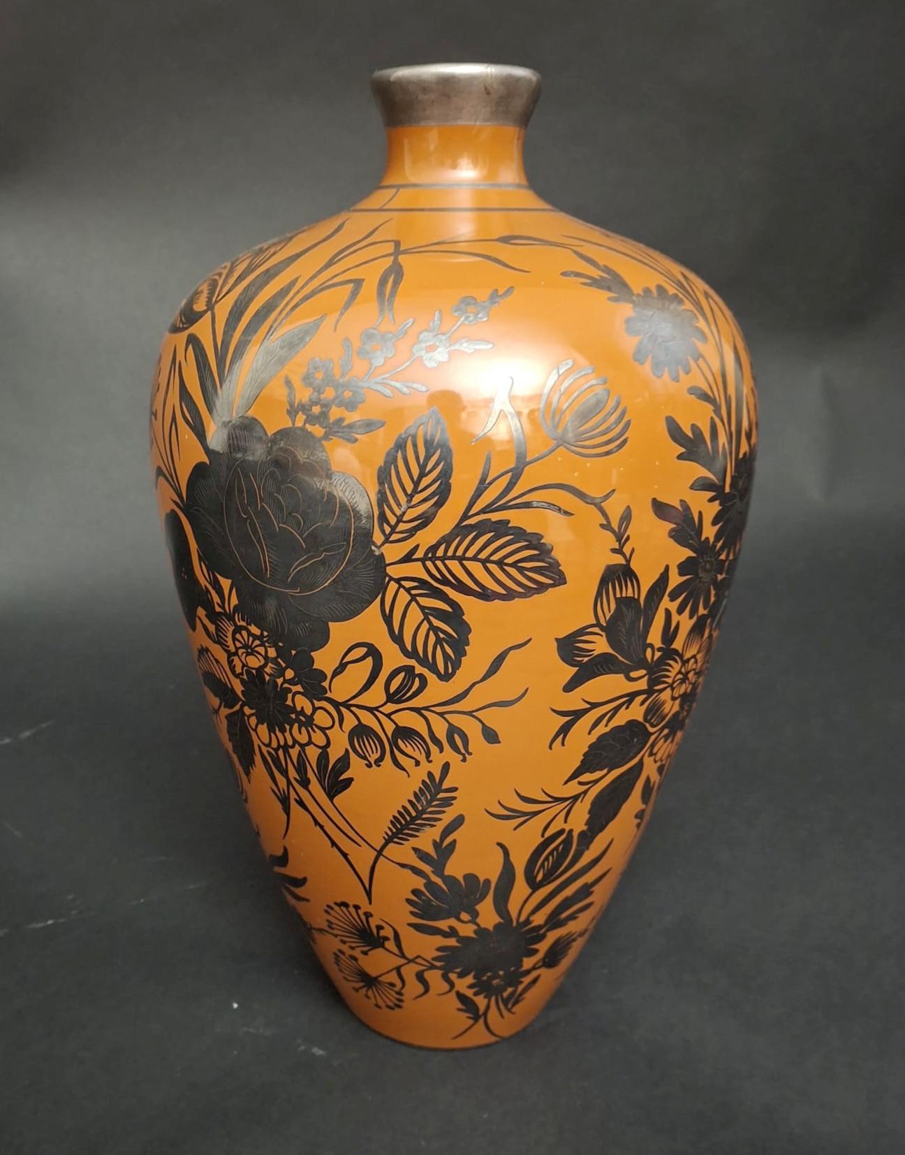 Orangefarbene Keramikvase von Giovanni Gariboldi für Richard Ginori (20. Jahrhundert) im Angebot