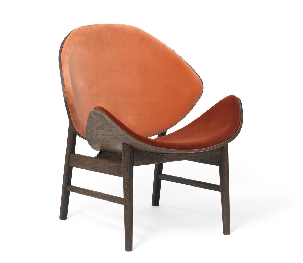 La chaise orange ritz smoked oak rusty rose brick red par Warm Nordic
Dimensions : D64 x L71 x H 78 cm
MATERIAL : Base en chêne massif fumé, assise et dossier en placage, revêtement textile.
Poids : 9 kg
Également disponible en différentes couleurs,