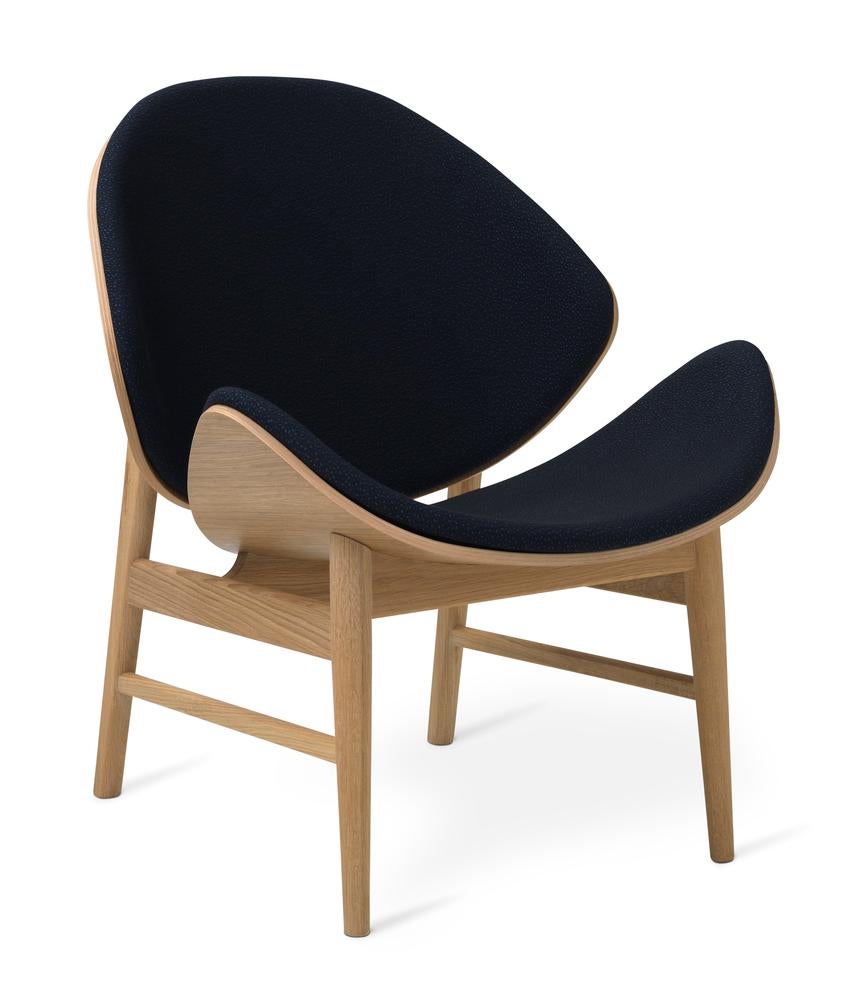 The orange chair sprinkles white oiled oak midnight blue by Warm Nordic
Dimensions: D64 x W71 x H 78 cm
Material: Smoked solid oak base, Veneer seat and back, Textile or leather upholstery
Weight: 9 kg
Also available in different colours,