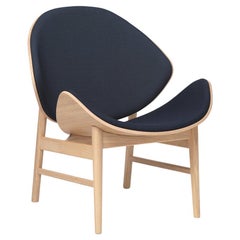 Chaise orange en chêne huilé blanc bourgogne, bleu marine par Warm Nordic