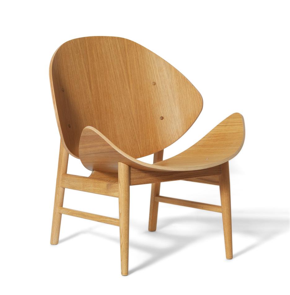 The orange chair white oiled oak by Warm Nordic
Dimensions: D 64 x W 71 x H 78 cm
Material: Smoked solid oak base, Veneer seat and back.
Weight: 9 kg
Also available in different colours, materials and finishes.

This light, elegant chair, The