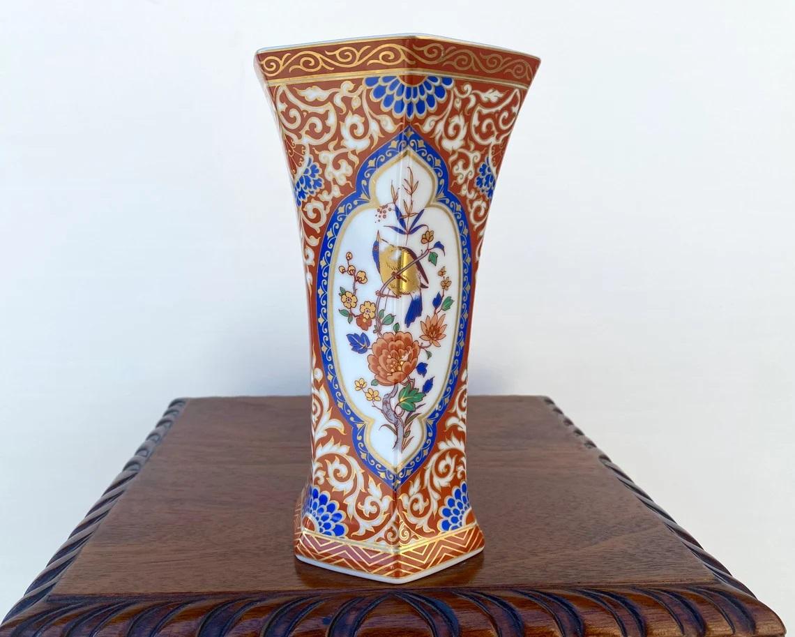 Vintage Kaiser Vase “Ming” collection.

Famous West Germany Manufacture Kaiser.

Time-Tasted High Quality Porcelain.

Beautiful Collection “Ming” famous for its beautiful decor in the form of flowers and birds.

The orange color, gilding and