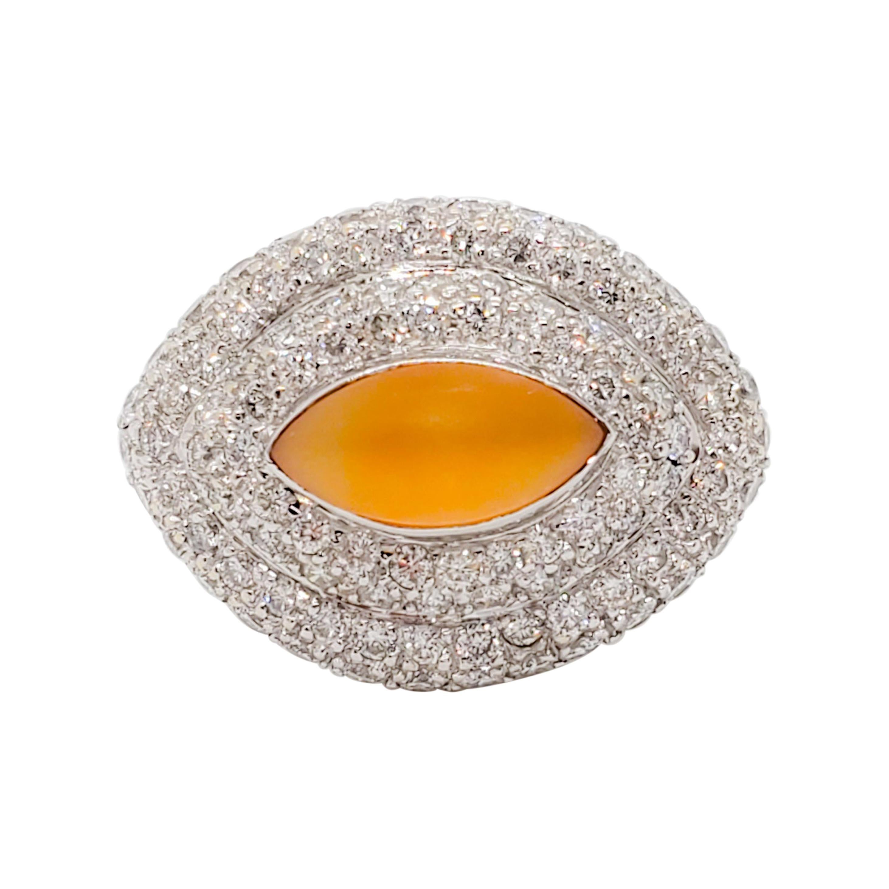 Bague cocktail en or blanc 18 carats avec citrine orange cabochon et diamants blancs
