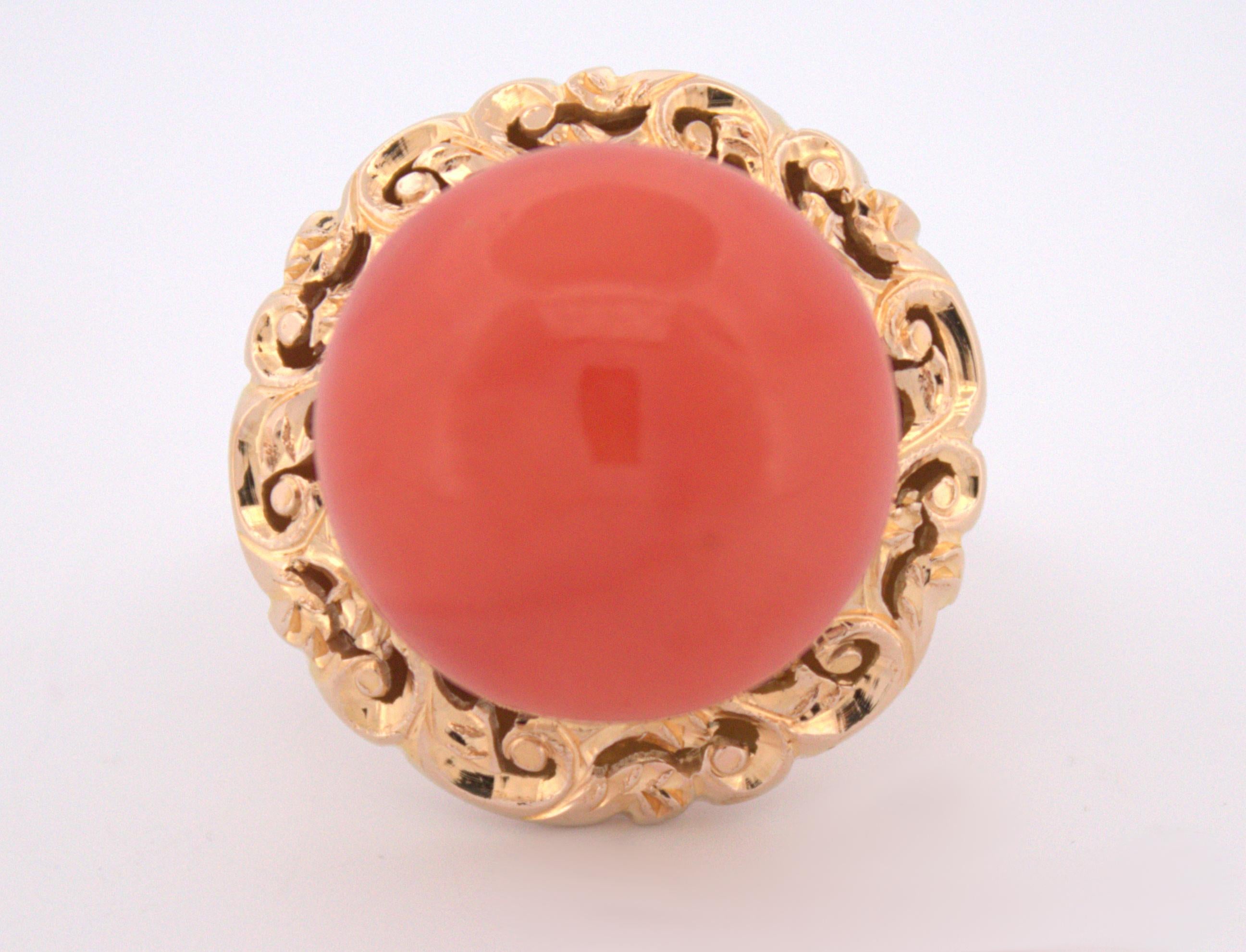 18 Karat Gelbgold Ring mit orangefarbenem Korallen-Cabochon (Kunsthandwerker*in) im Angebot