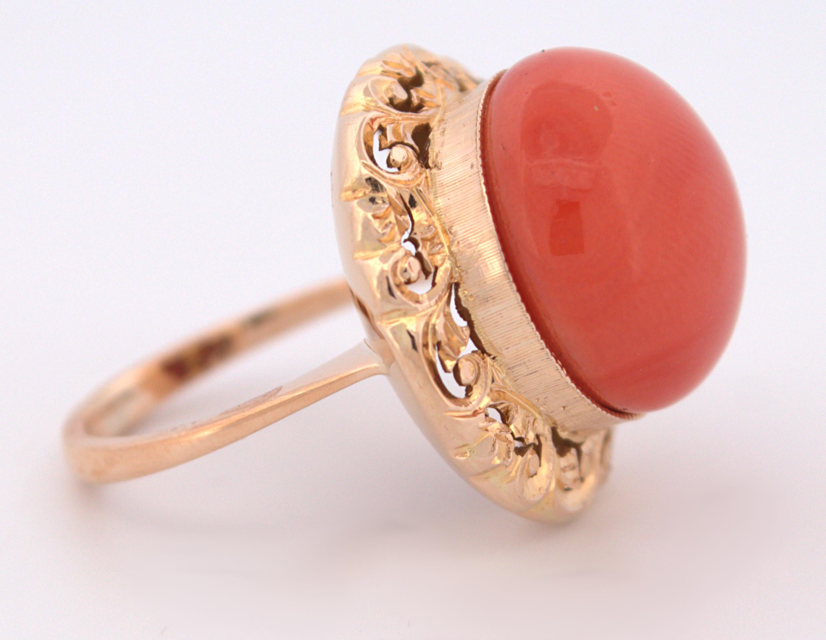 18 Karat Gelbgold Ring mit orangefarbenem Korallen-Cabochon im Angebot 2