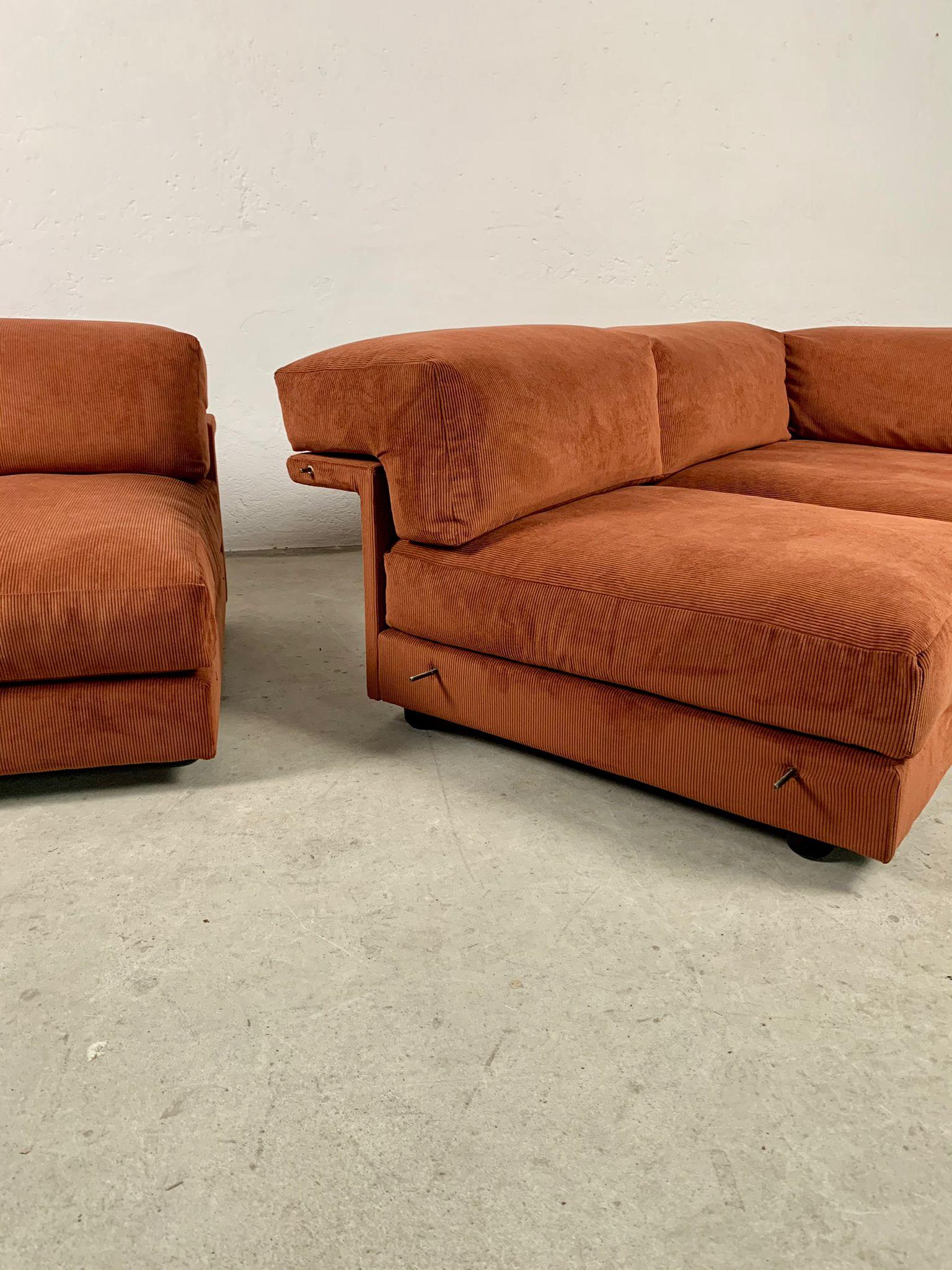 Orange corduroy four-seater sofa, Italy, 1970s  In Good Condition For Sale In Milano, IT