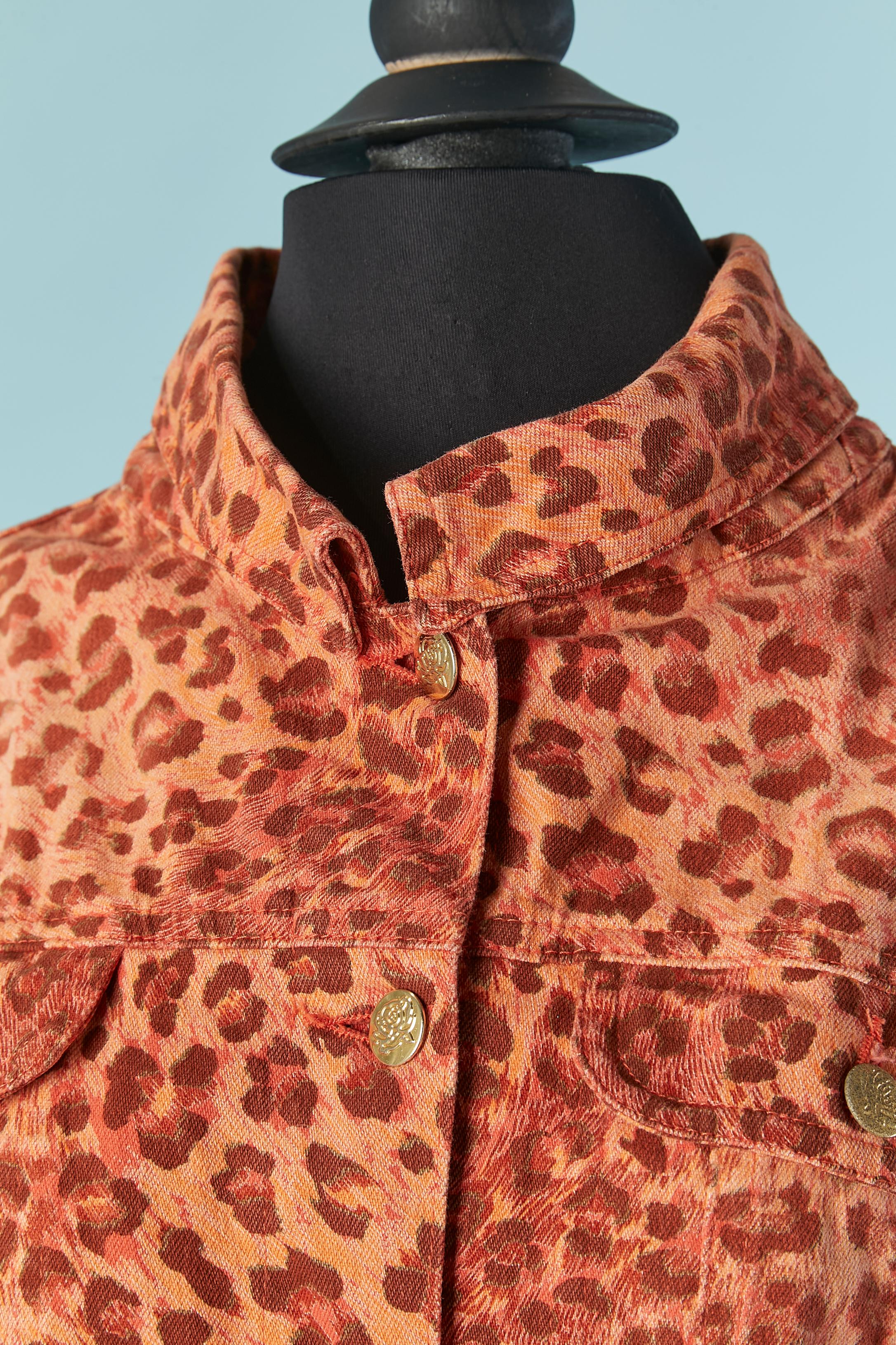 Orange cotton jacket with animal print and embroideries . Fabric composition: 987% cotton, 2% spandex. 
Branded button and buttonhole on the middle front , on the pocket , on the back of the waist and on the cuffs. Pocket on both side on the breast.