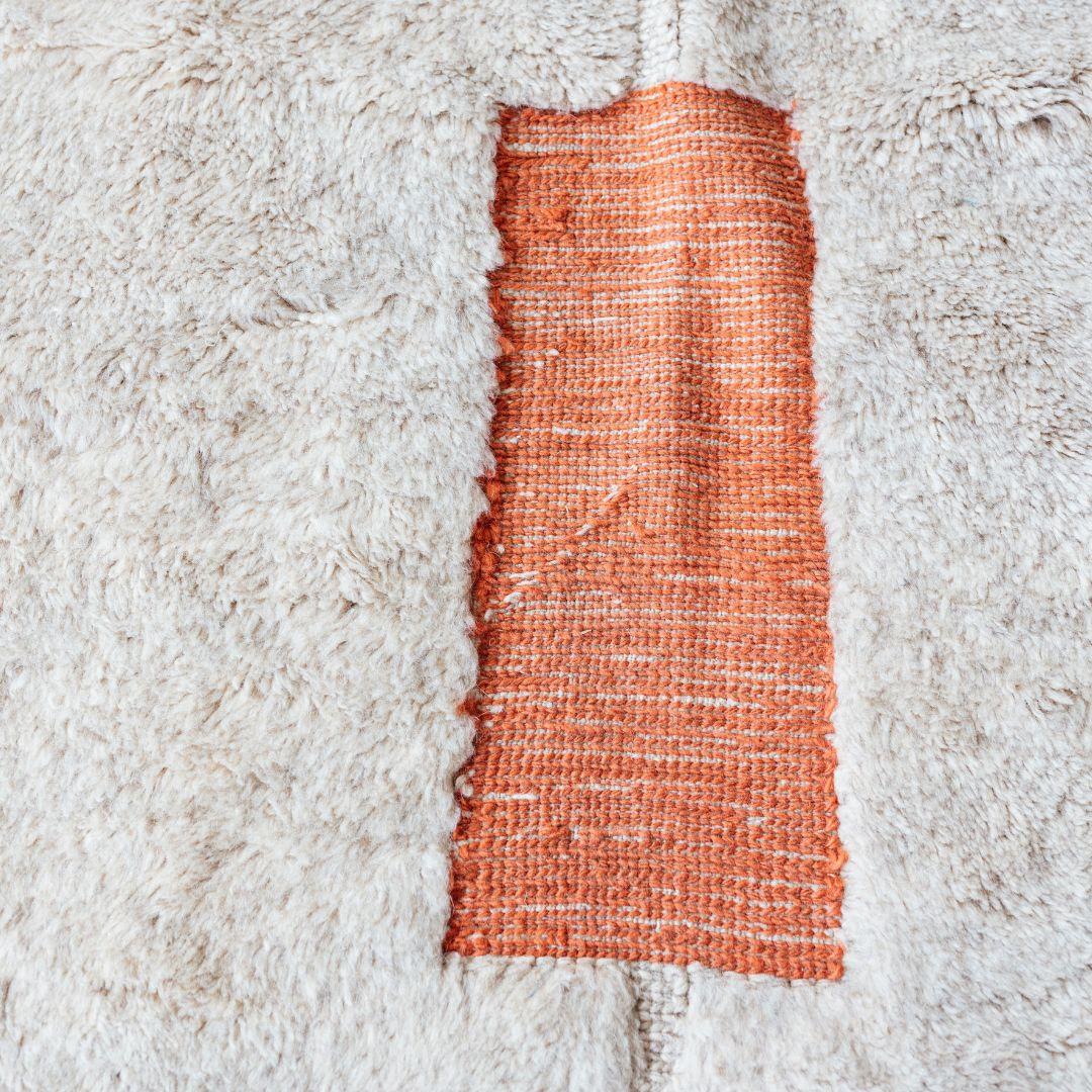 TAPPETO ARANCIONE personalizzato in lana berbera Moderno tessuto a mano Grande Minimalista Contemporaneo In condizioni Nuovo in vendita a Hammamet, MA