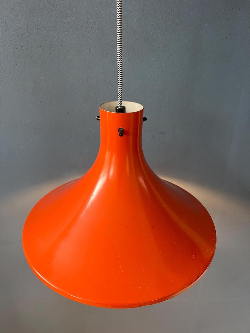 Lampada a sospensione danese arancione in stile metà secolo, anni '70 In condizioni ottime in vendita a ROTTERDAM, ZH