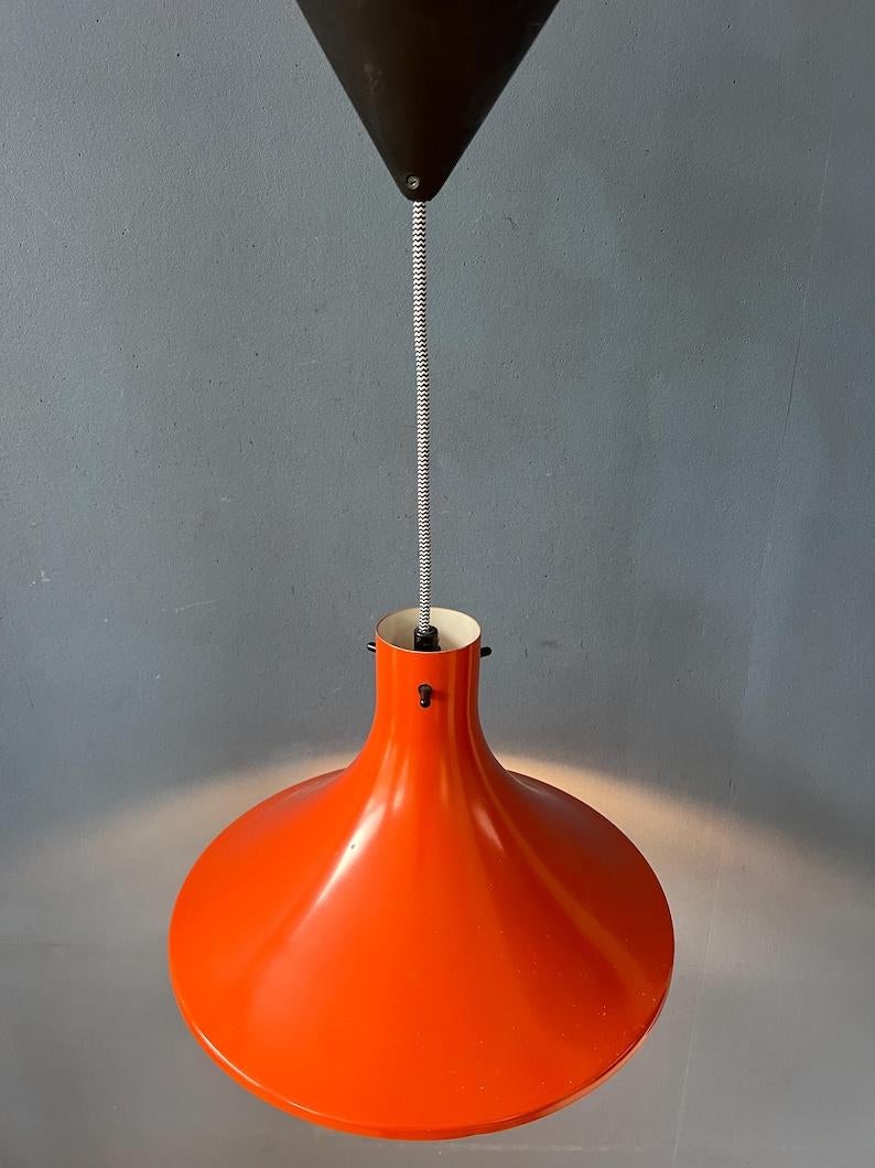 XX secolo Lampada a sospensione danese arancione in stile metà secolo, anni '70 in vendita