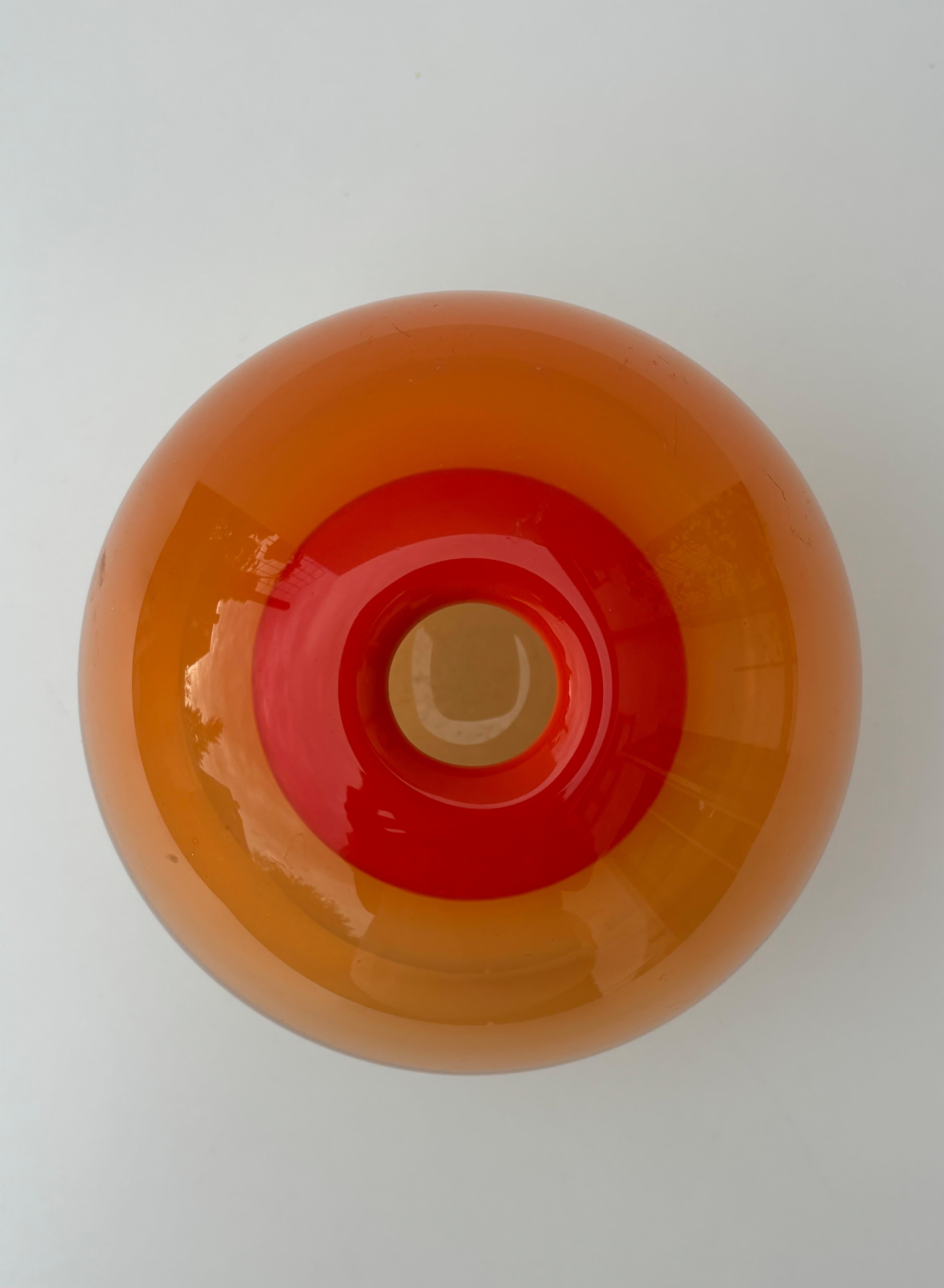 Danese Vaso arancione in vetro artistico massiccio danese moderno di Holmegaard, anni '60 in vendita
