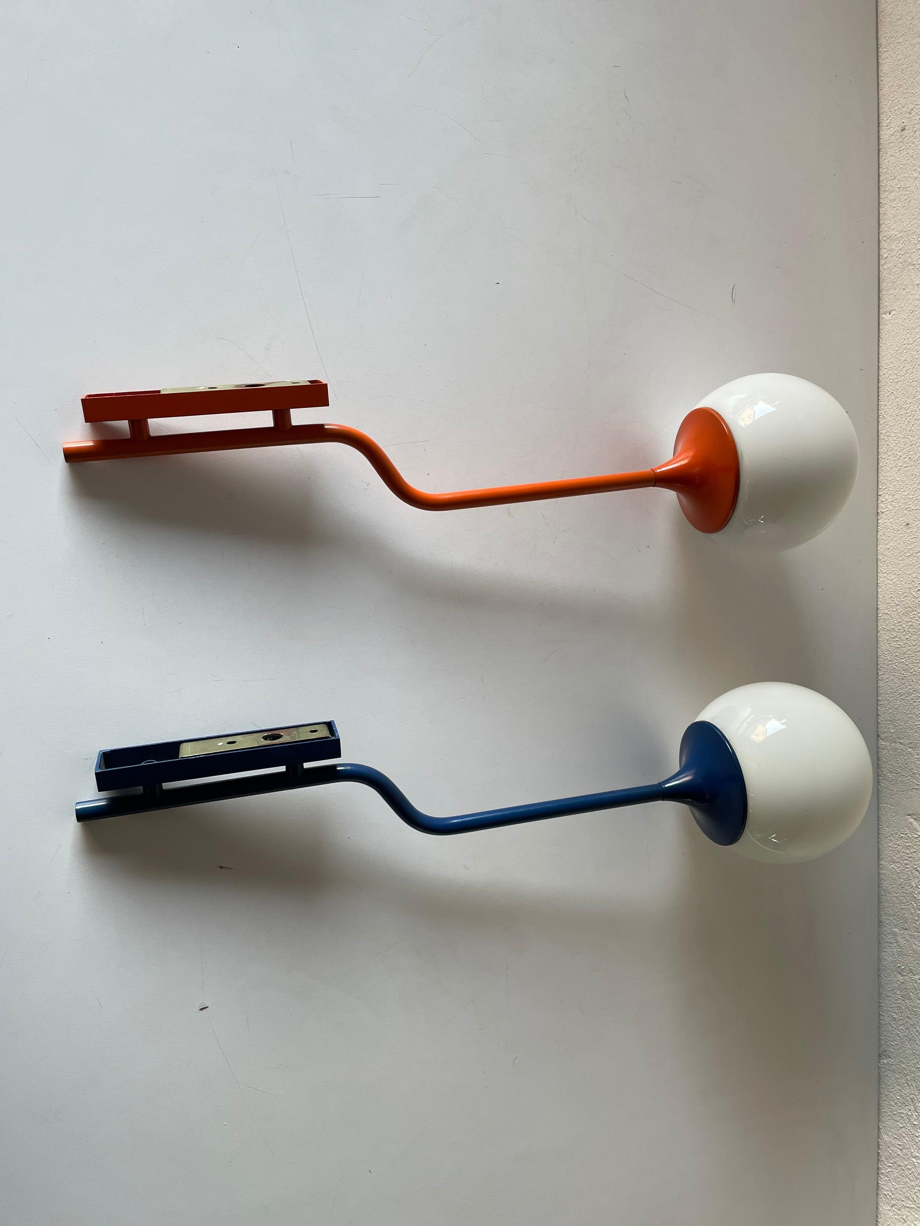 Late 20th Century Orange-Dark Blue Long Metal Body Glass Pair of Sconces by Reggiani, 1970s, Italy For Sale