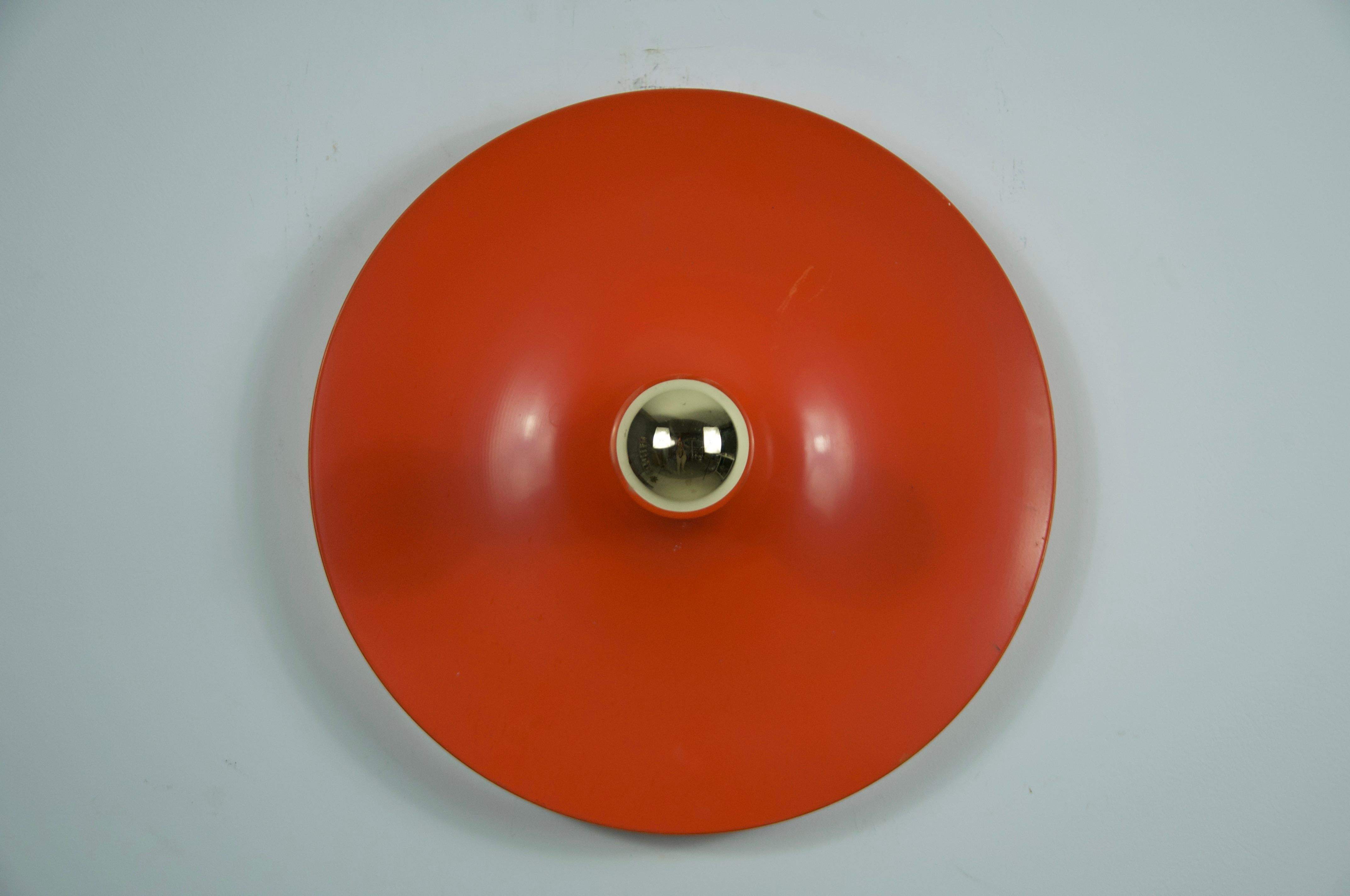 Aplique o Flushmount en forma de disco naranja de Cosack, años 60 en venta 3