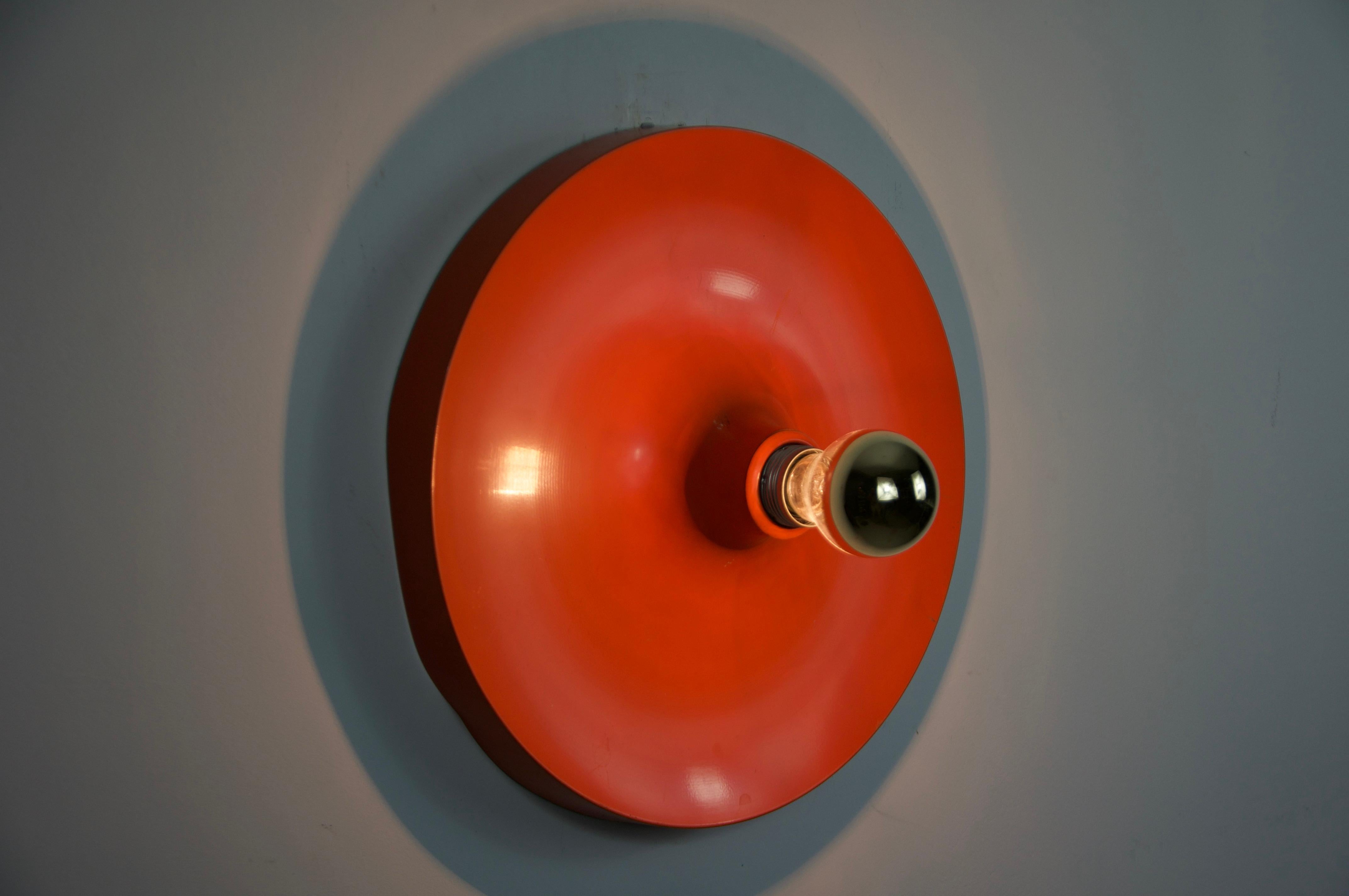 Aplique o Flushmount en forma de disco naranja de Cosack, años 60 mediados del siglo XX en venta