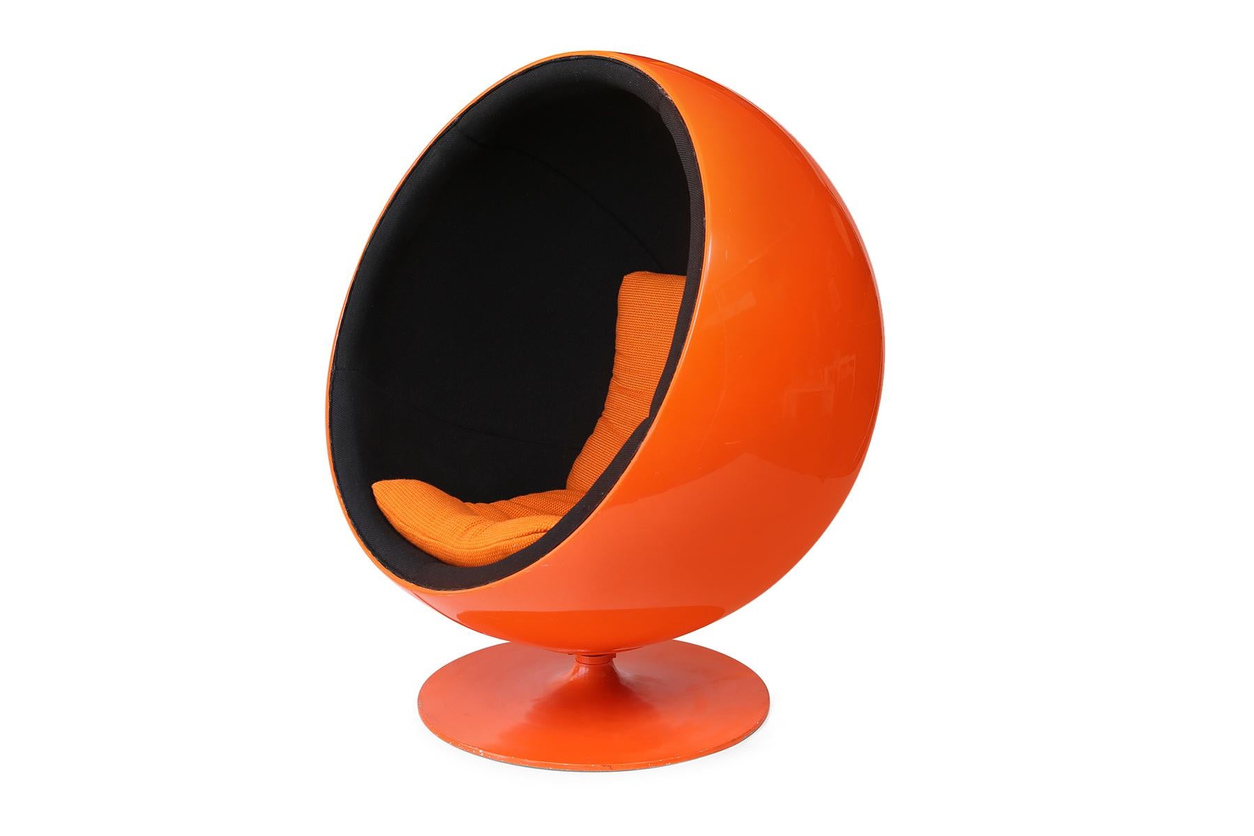 The unforgettable ball chair was first created in 1963 by Eero Aarnio and then it later debuted at the Cologne Furniture Fair in 1966. This internationally recognized chair is the quintessential Pop accessory and a fantastic expression of classic